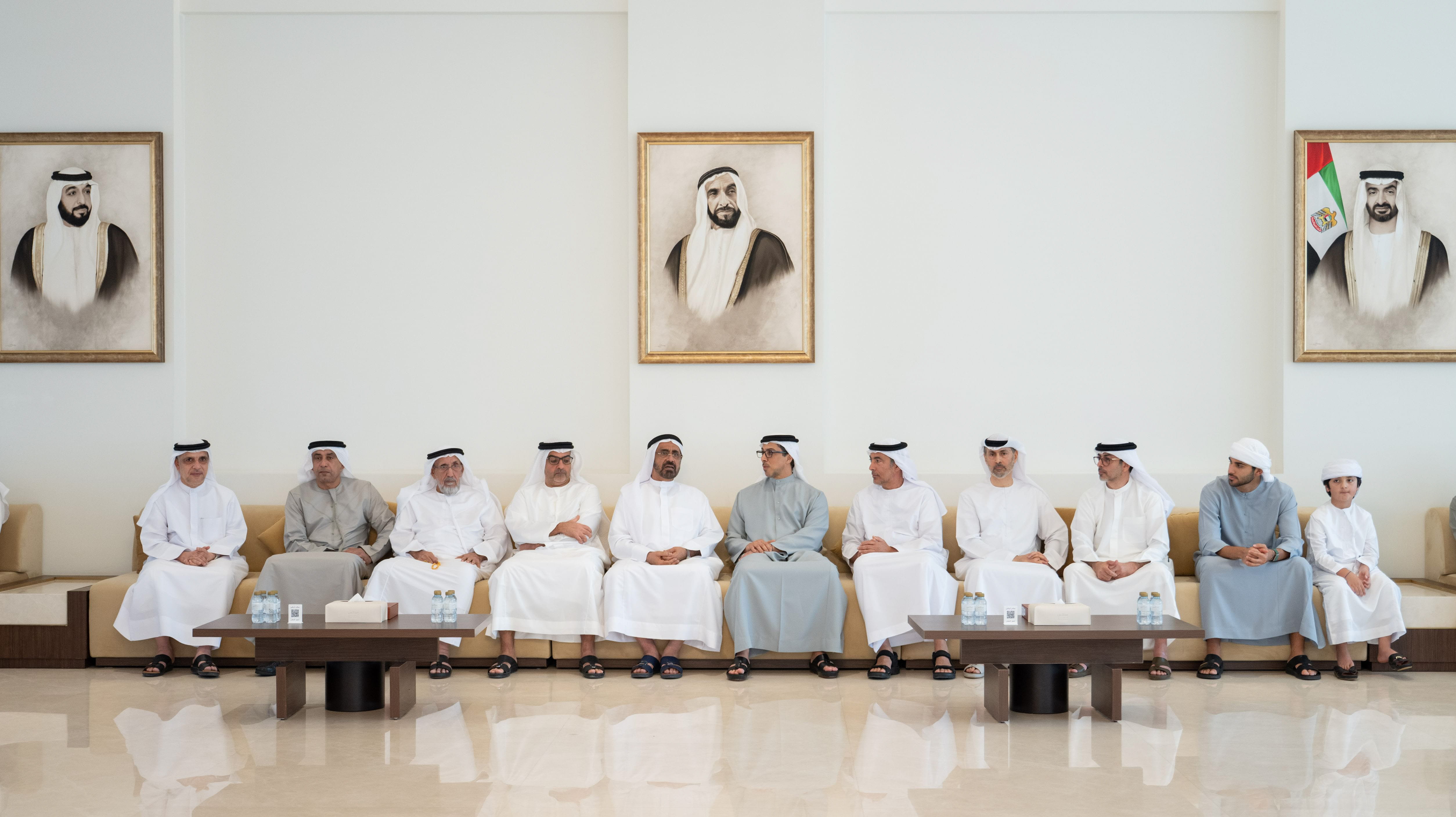 منصور بن زايد يعزي في وفاة محمد سالم بالعمى التميمي