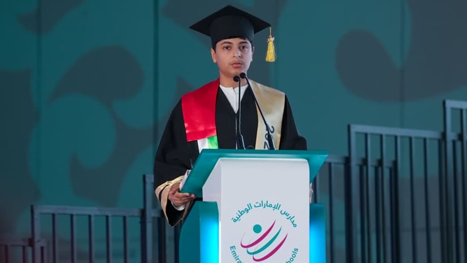 خالد بن حميد يشهد تخريج طلبة مدارس الإمارات الوطنية بمجمع الشارقة 