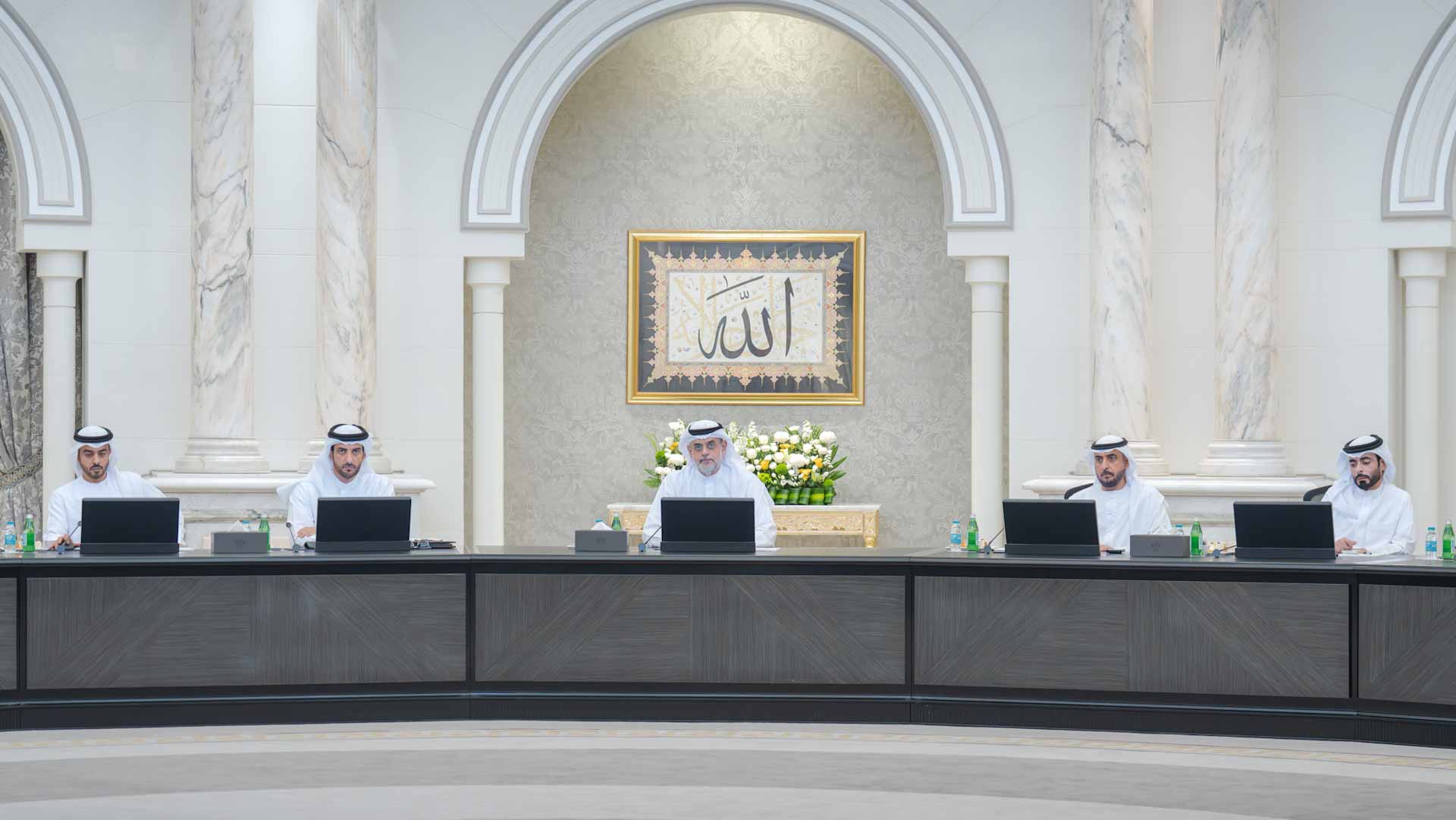 "تنفيذي الشارقة" يعتمد الدليل التنظيمي الموحد للإصدارات الحكومية  