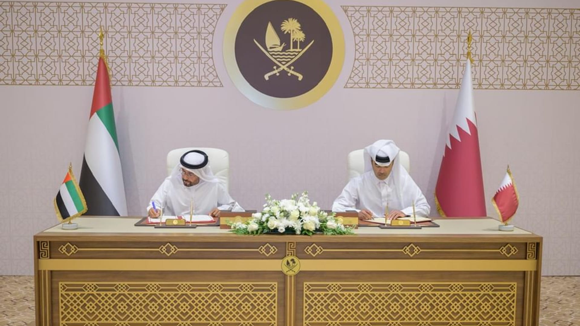 الإمارات وقطر توقعان مذكرة تفاهم لحماية بيانات المشاريع المشتركة