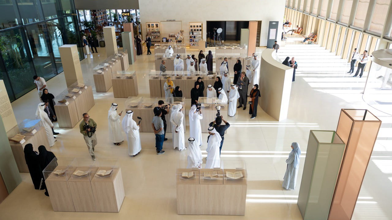 بيت الحكمة بالشارقة يحتفي بكنوز معرفية من مقتنيات جامعة الإمارات 