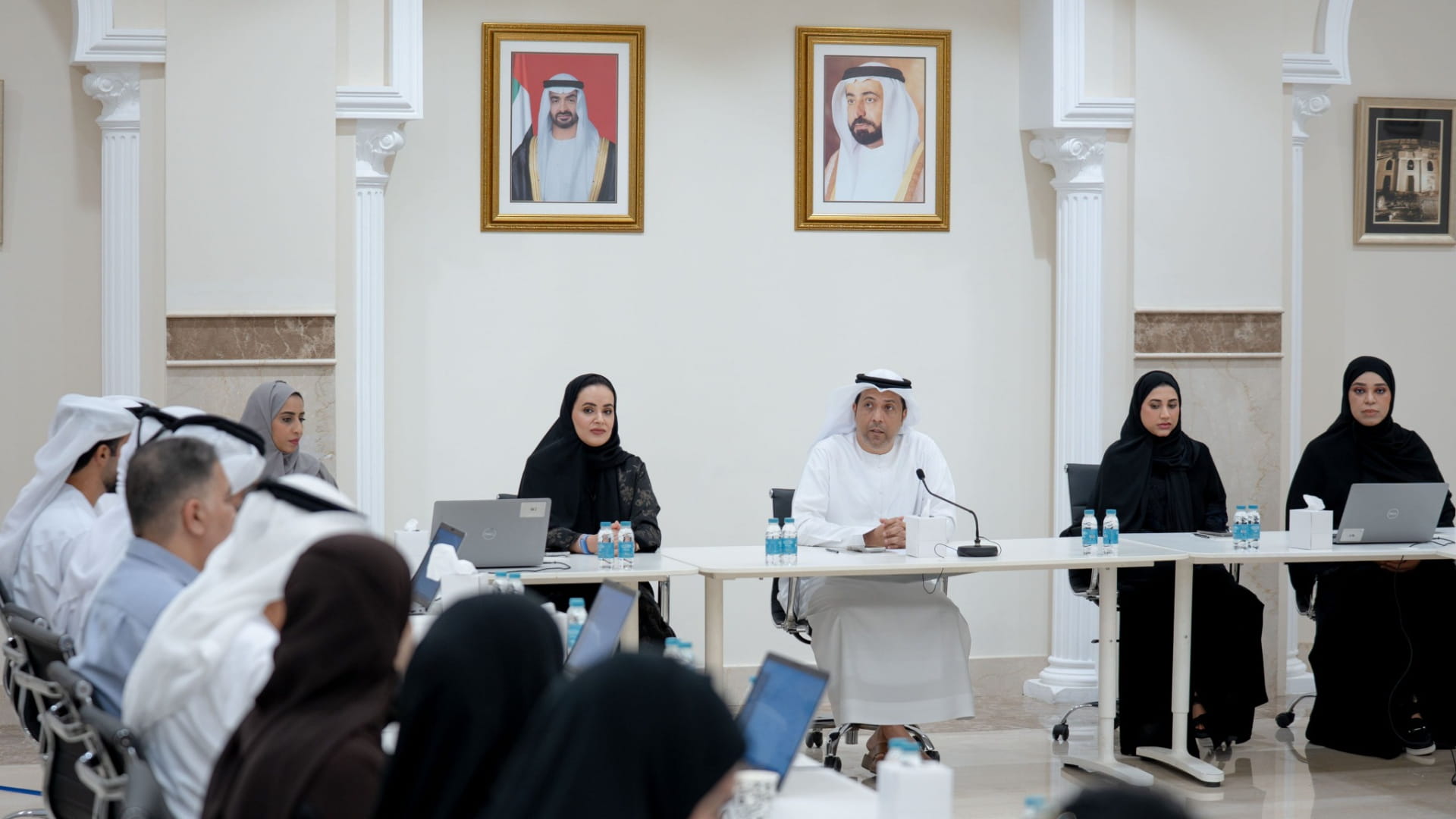 المكتب الإعلامي لحكومة الشارقة يستعرض منصة إدارة المحتوى الإعلامي