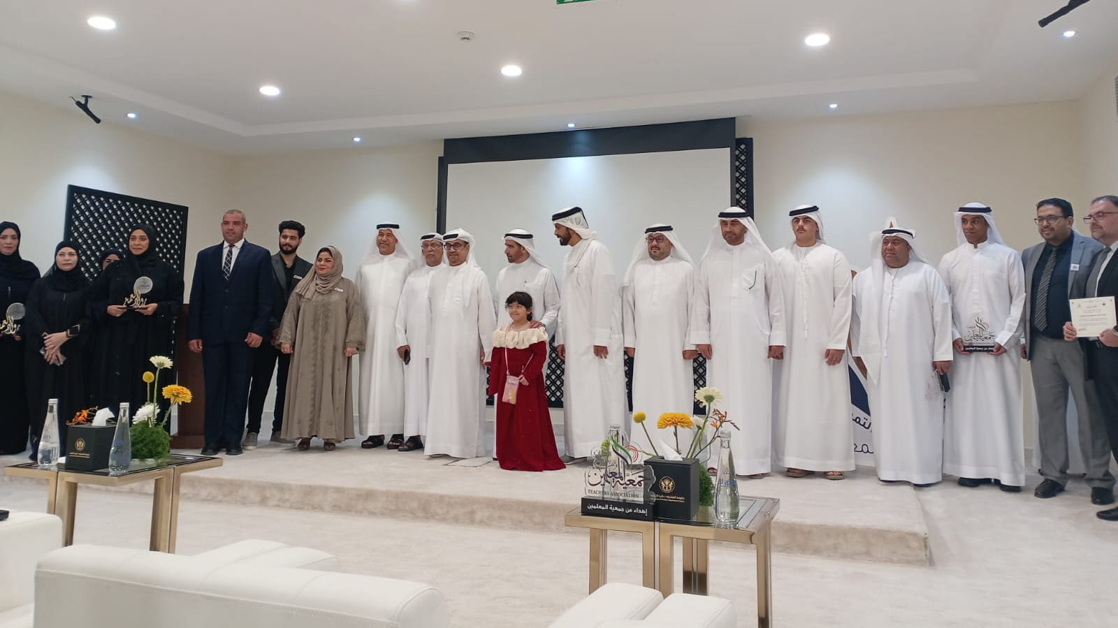 هيثم بن صقر يشهد تتويج الفائزين بجائزة رواد التميز التربوي بكلباء