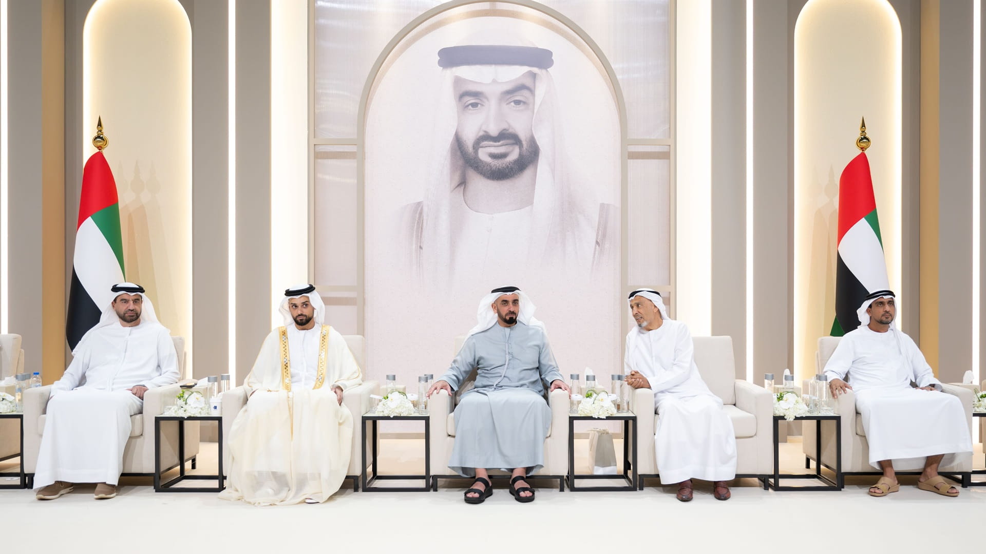سيف بن زايد يشهد أفراح صديقي وخوري في دبي