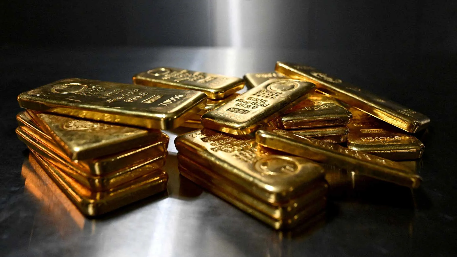 Gold heads for third weekly loss as dollar rises