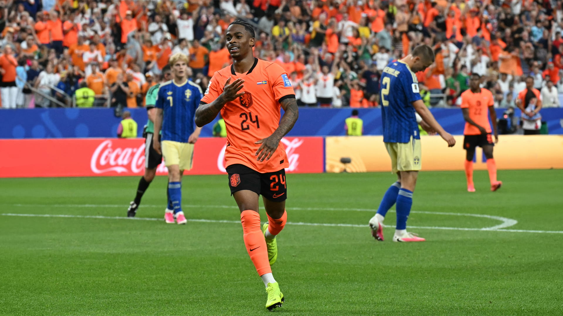 Netherlands thrash Sweden 5–1 to strengthen World Cup progress