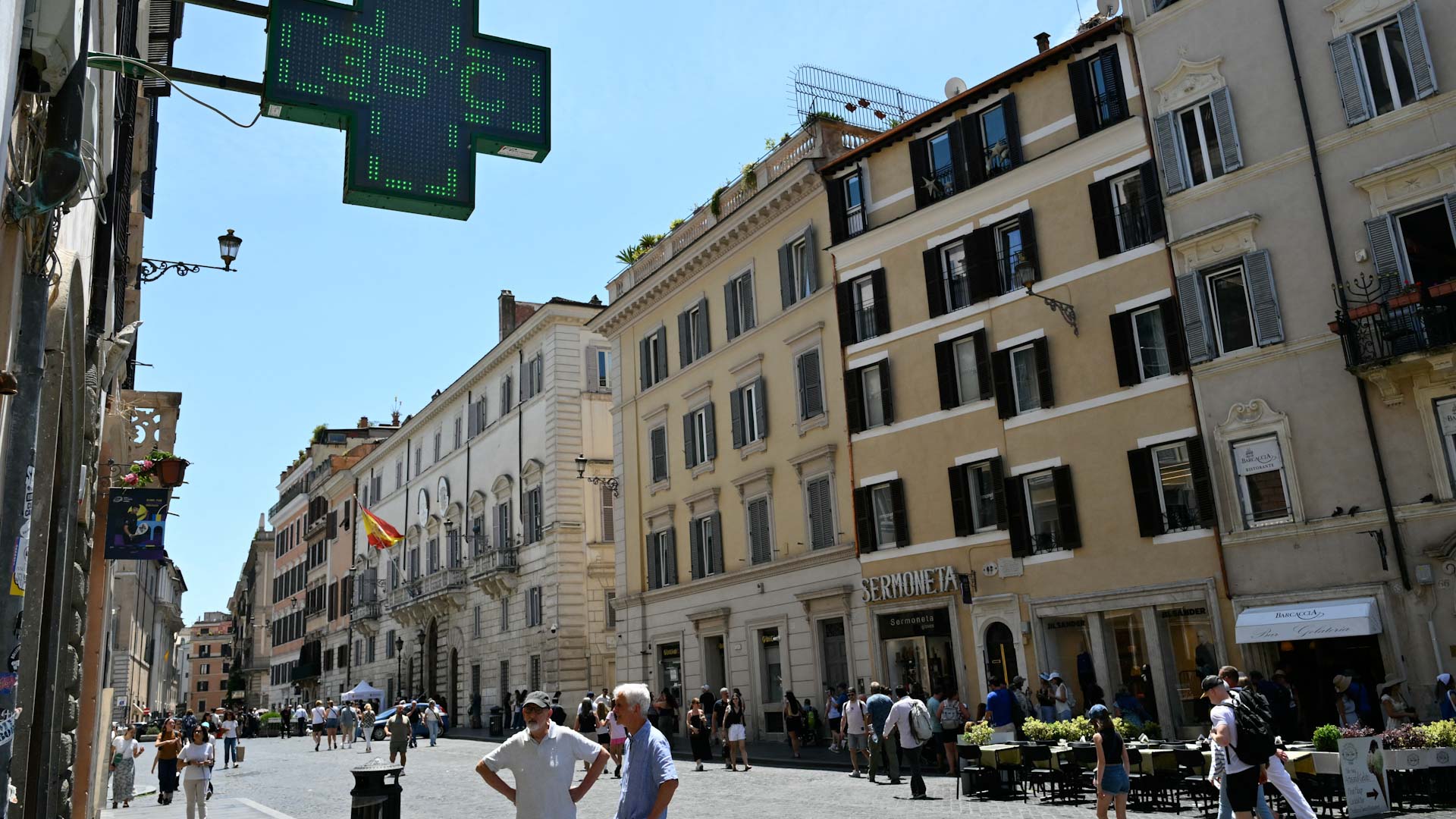 Europe sweats through new severe heatwave, worse to come 