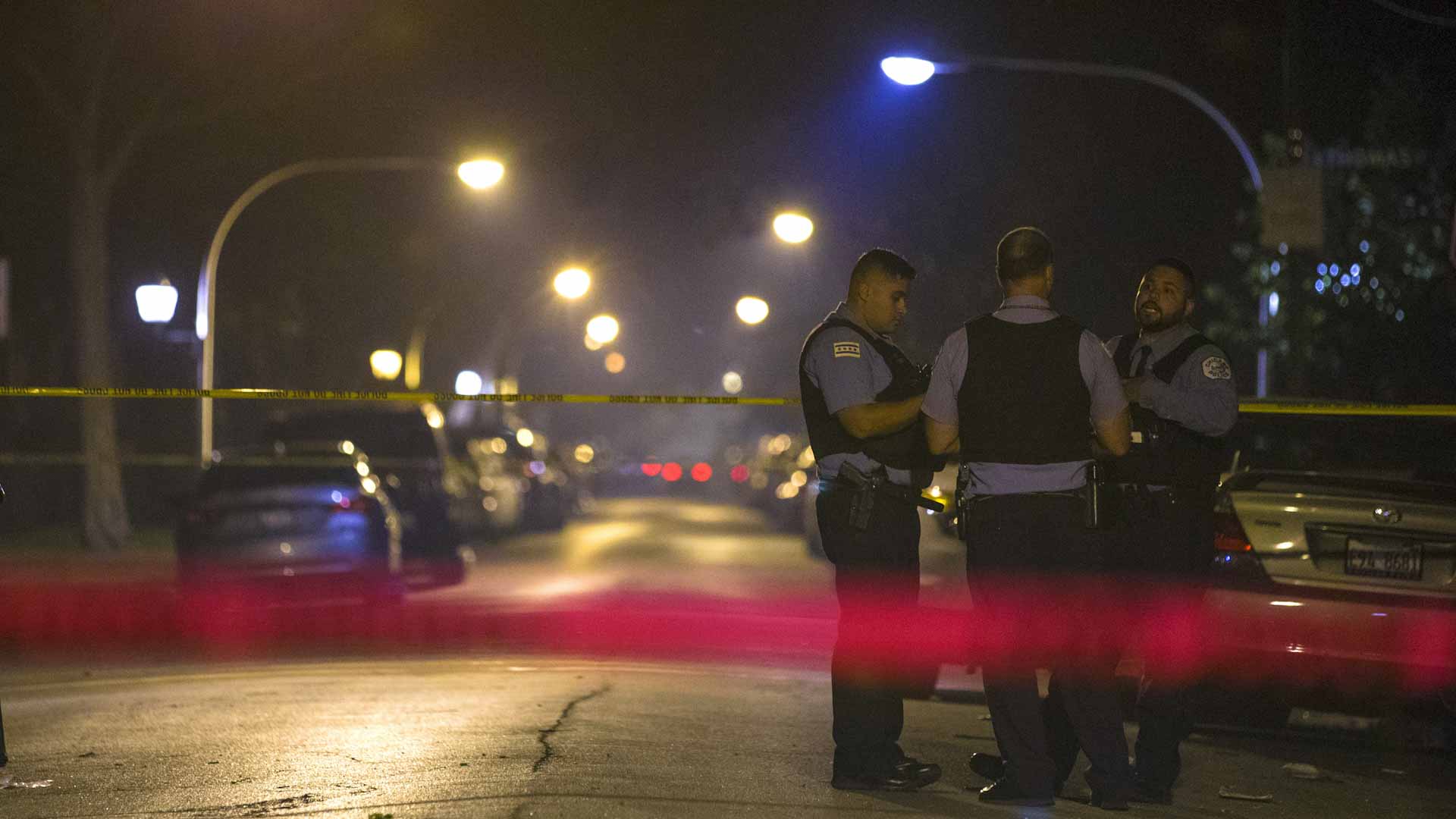 شرطة شيكاغو تحقق في إطلاق نار أسفر عن إصابة 12 شخصاً 