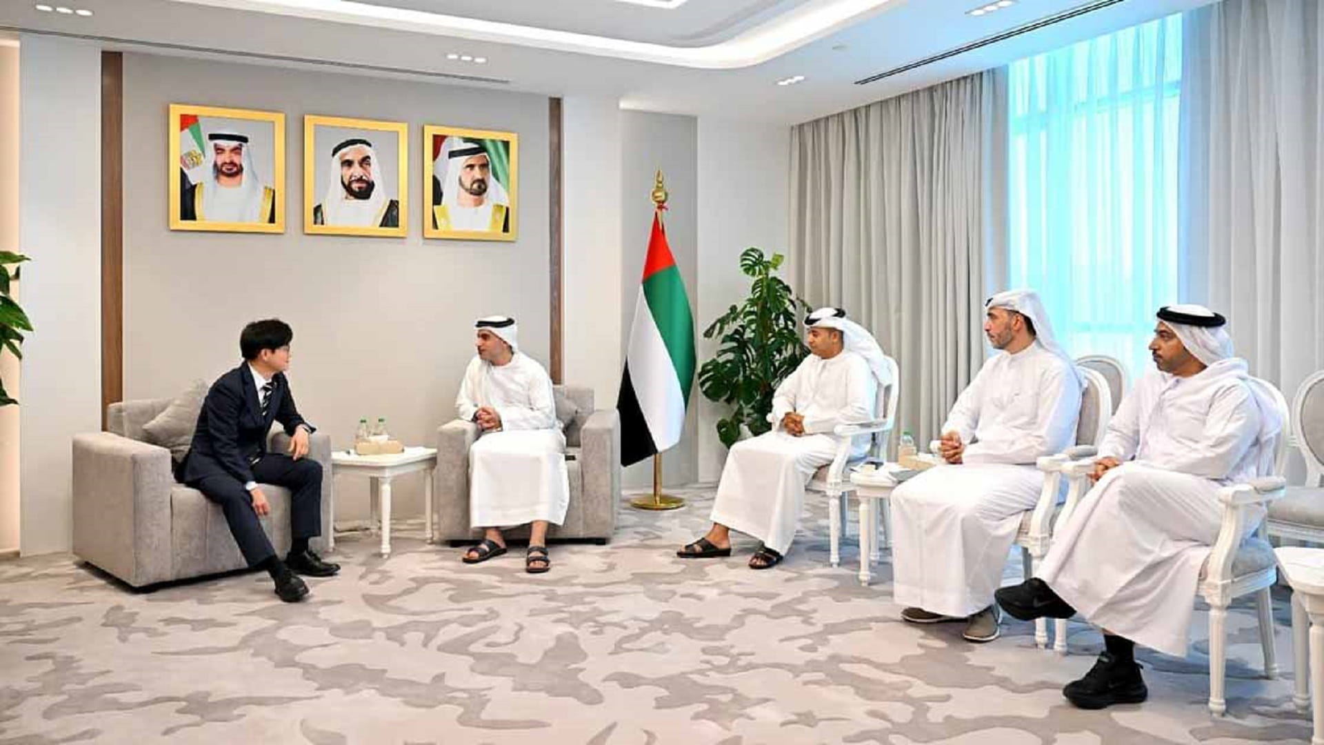 الإمارات وكوريا الجنوبية تبحثان توسيع التعاون الإستراتيجي
