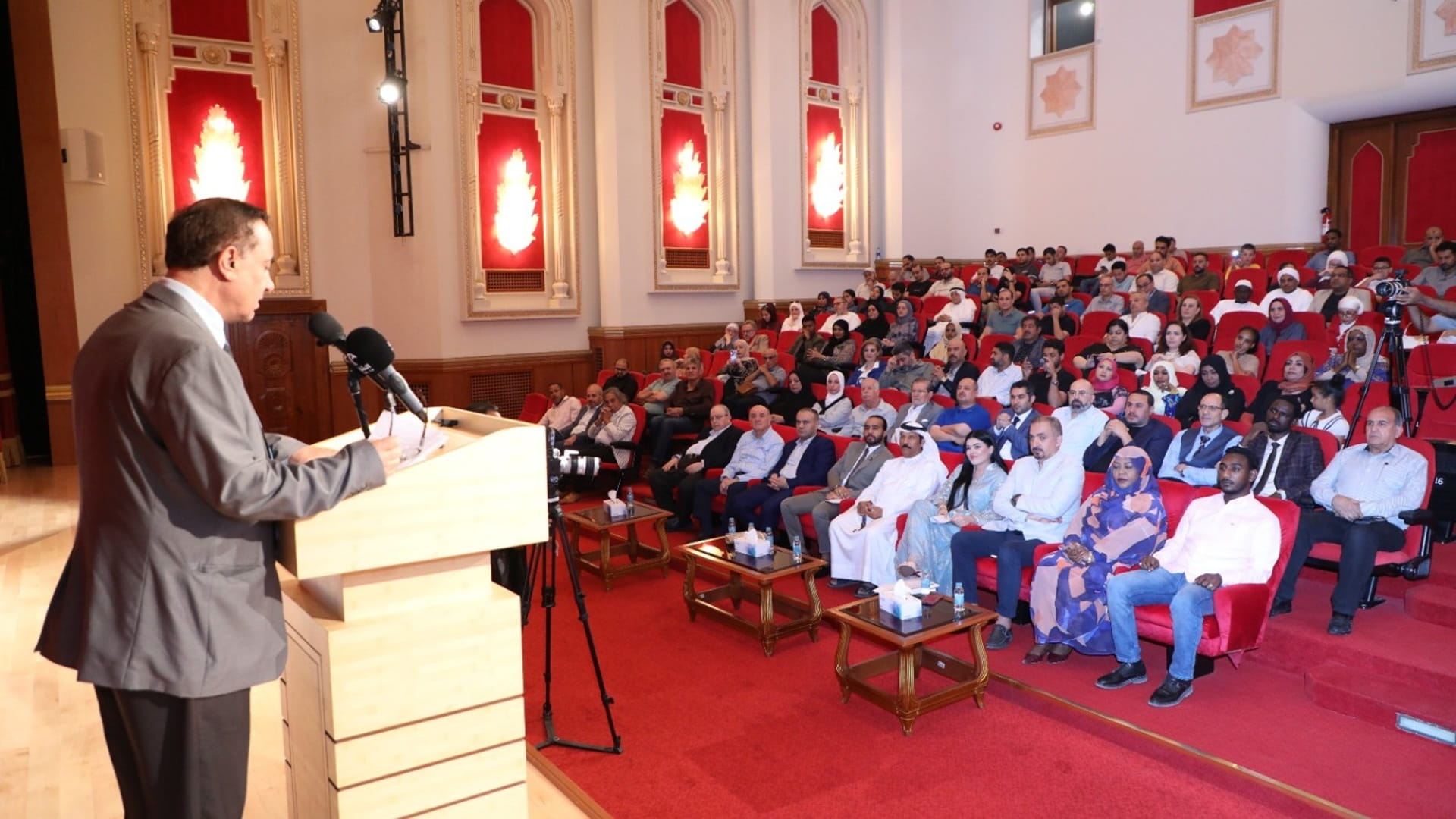 House of Poetry hosts love poems