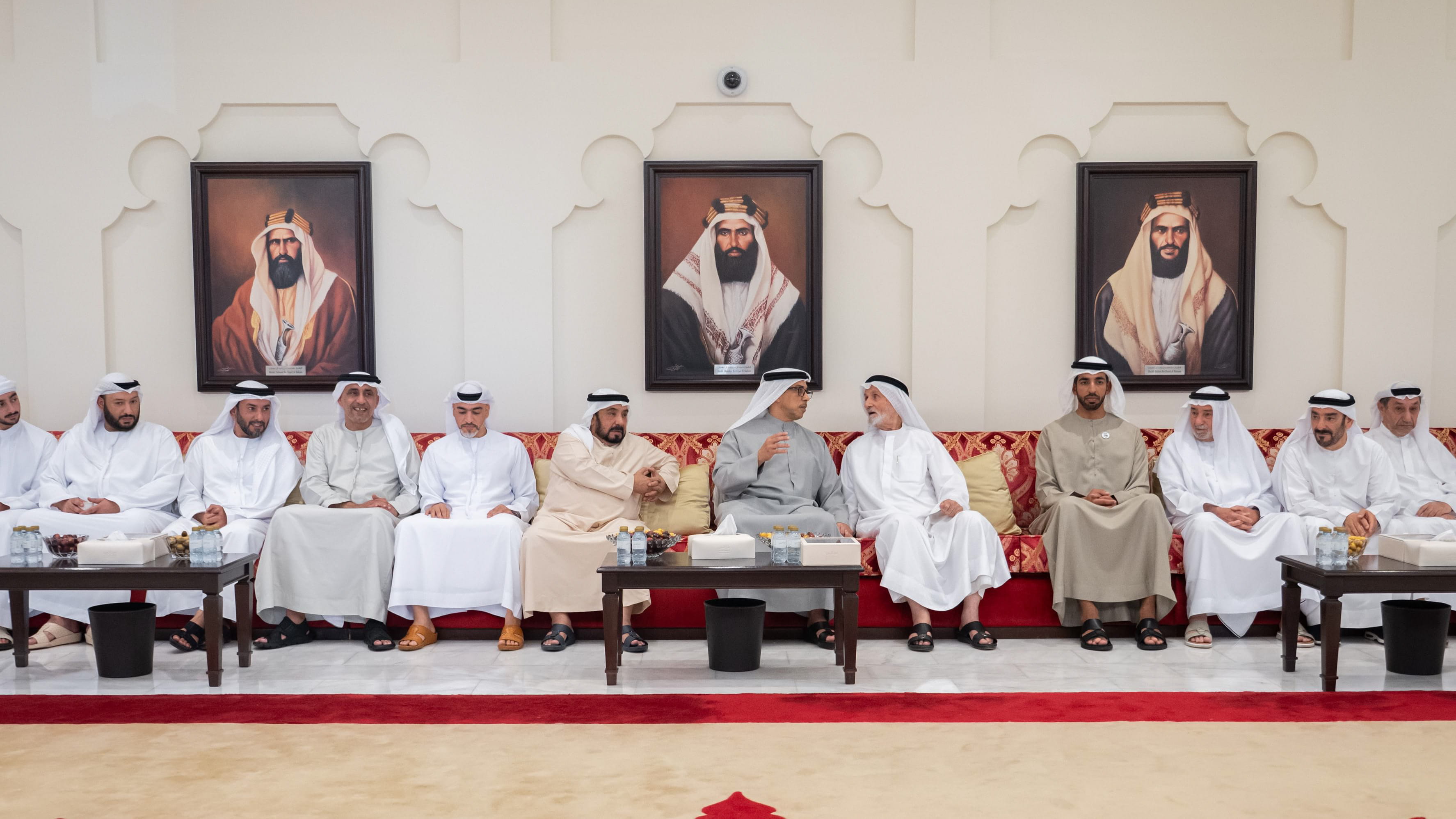 منصور بن زايد يعزي عبد الجليل عبد الرحمن البلوكي في وفاة والدته