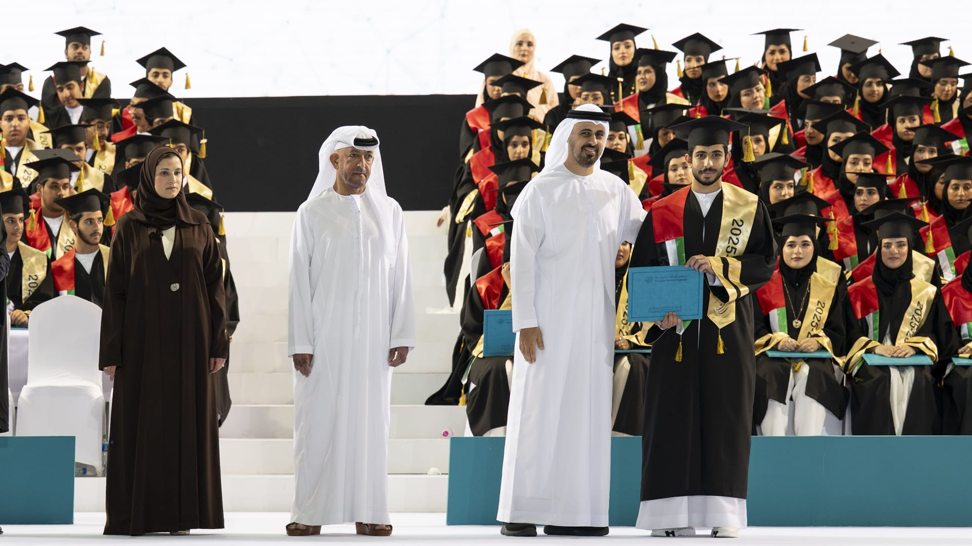 ذياب بن محمد بن زايد يشهد حفل تخريج طلبة مدارس الإمارات الوطنية 