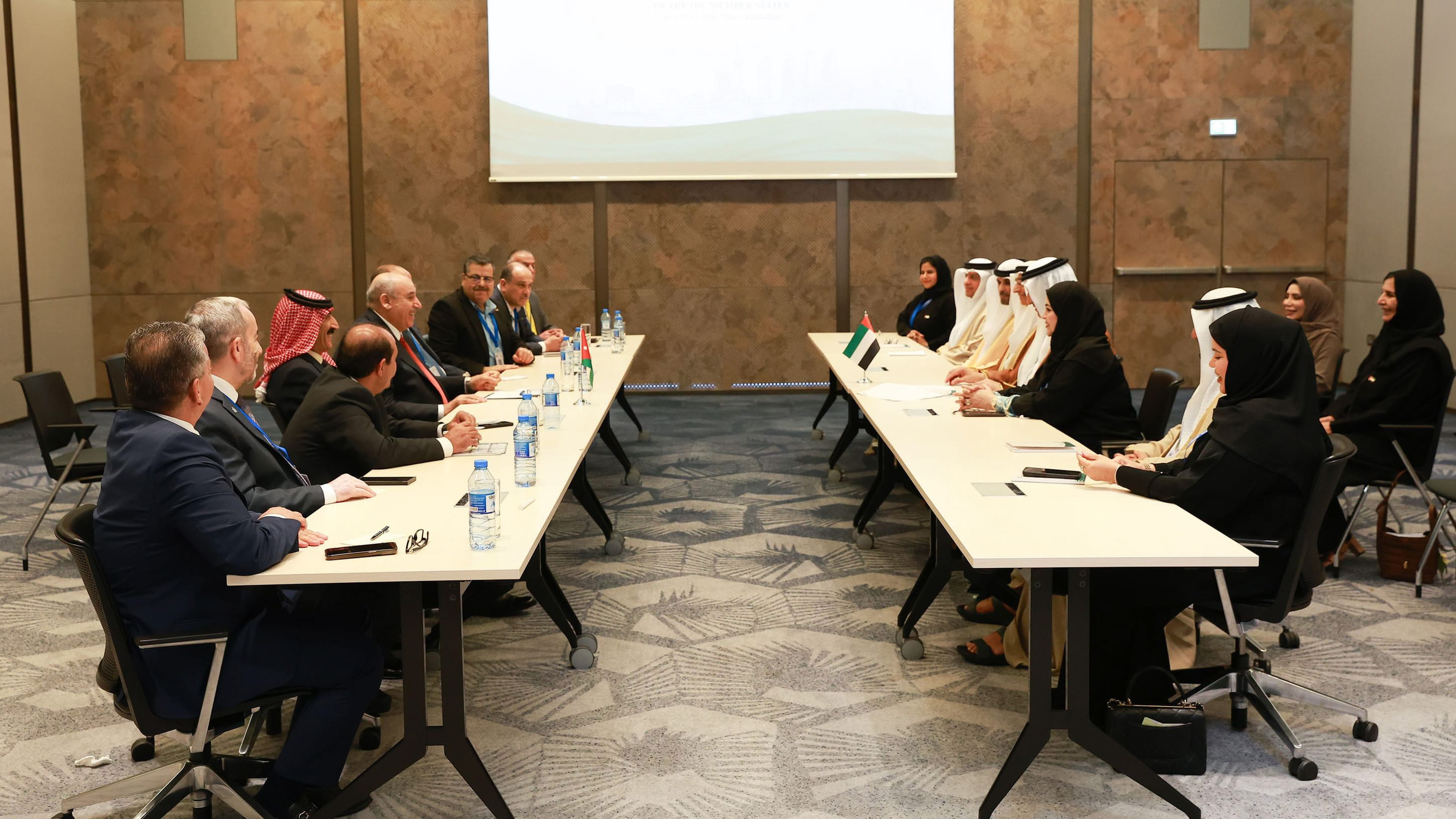 الإمارات والأردن يبحثان تعزيز التعاون البرلماني وتنسيق المواقف 