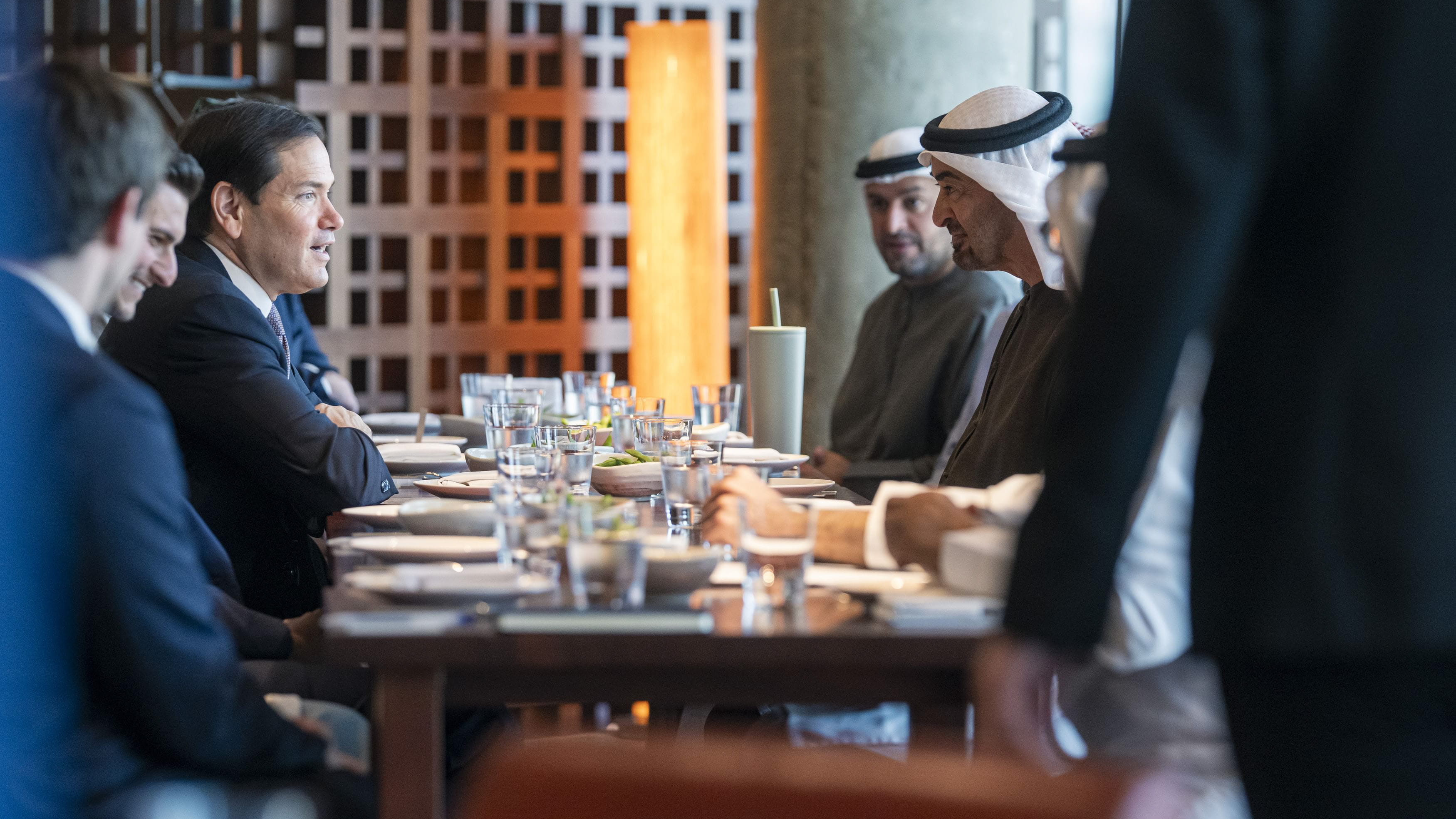 رئيس الدولة يبحث مع وزير الخارجية الأميركي التطورات بالشرق الأوسط