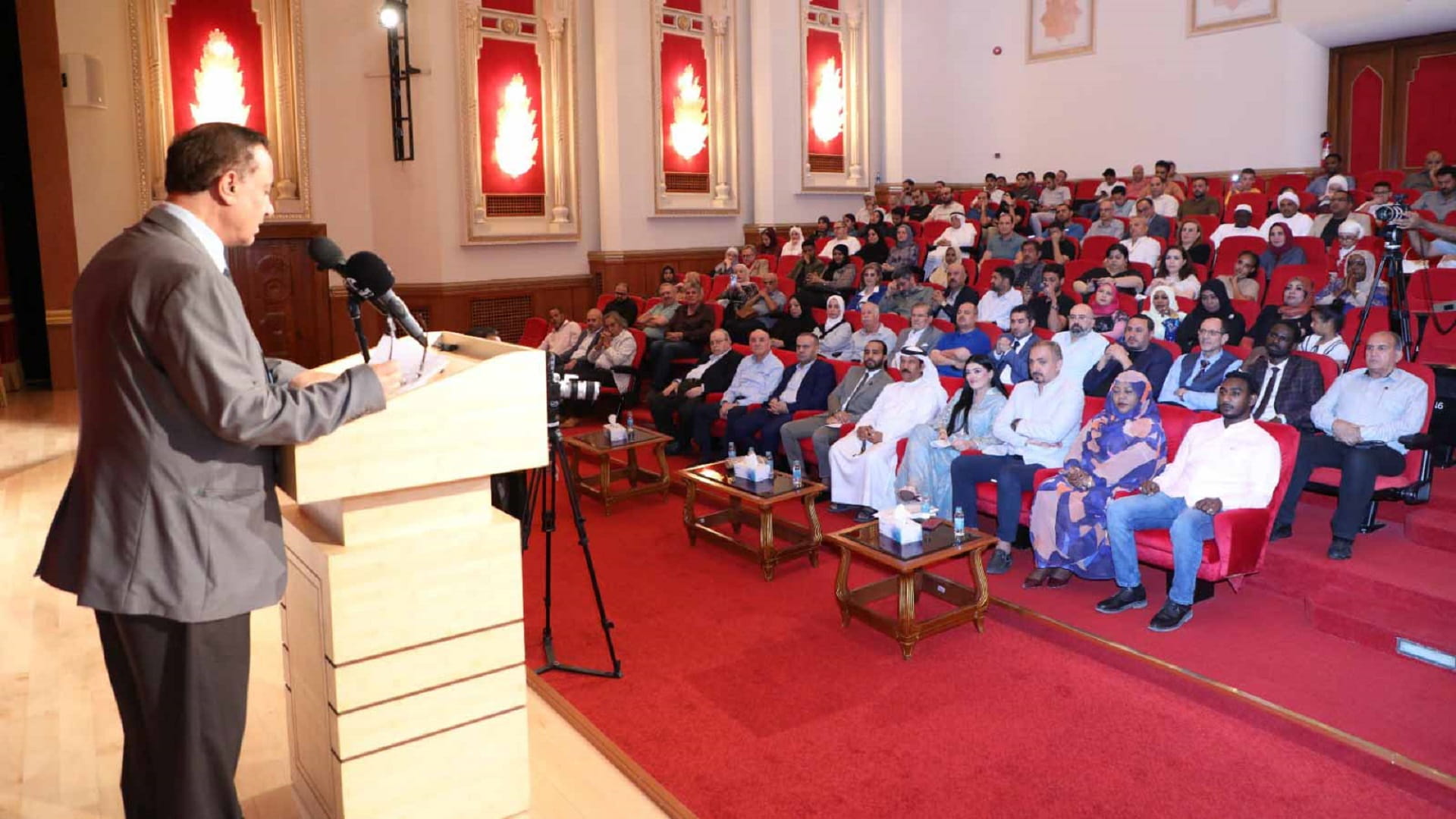 بيت الشعر ينظم أمسية شعرية قصائد تفيض بالمحبة والحنين