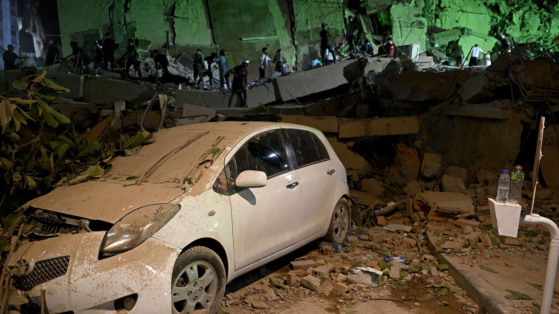2 quakes hit Venezuela, causing building collapses in Caracas