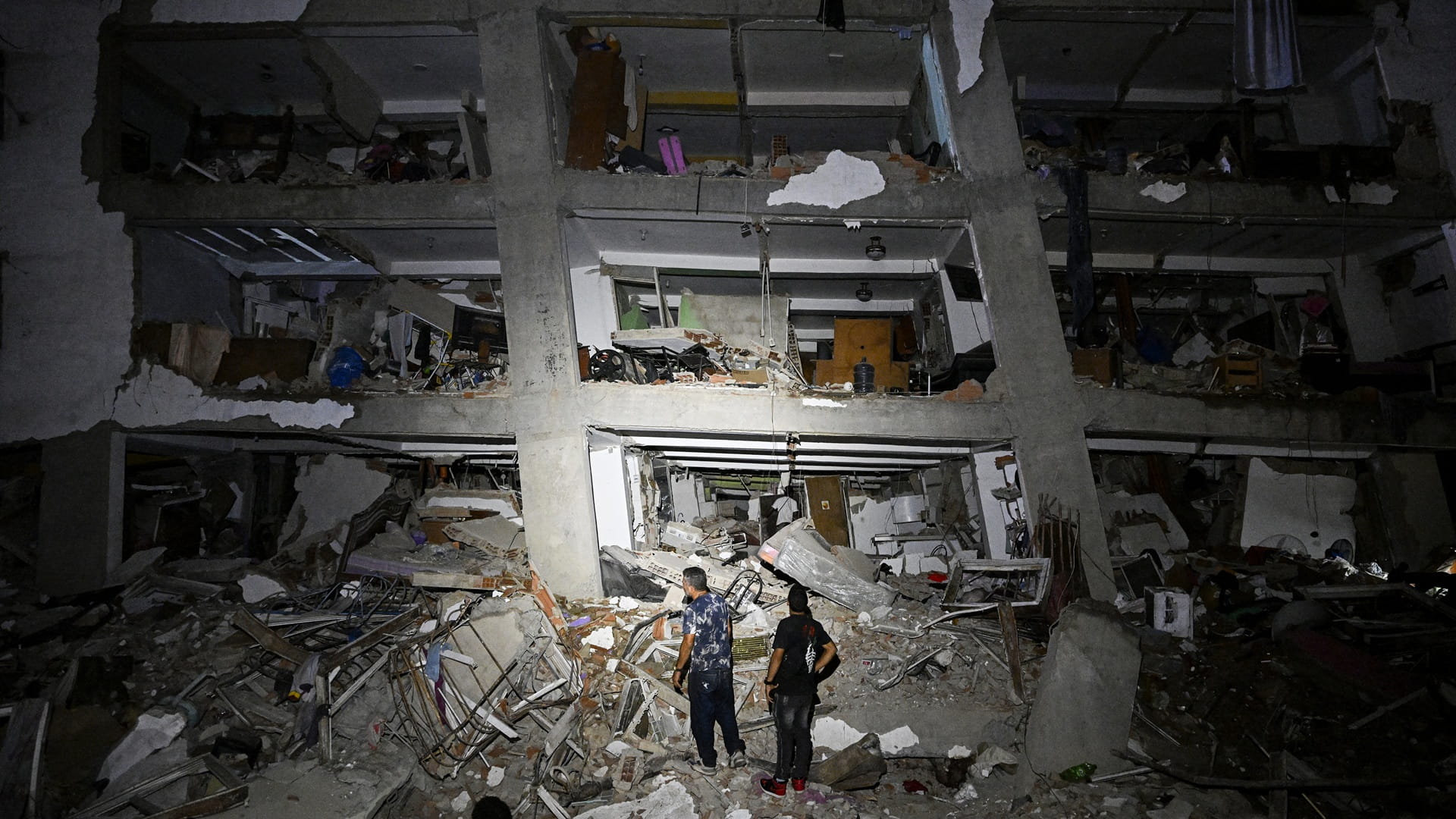 32 Killed, 700 Injured after two earthquakes strike Venezuela