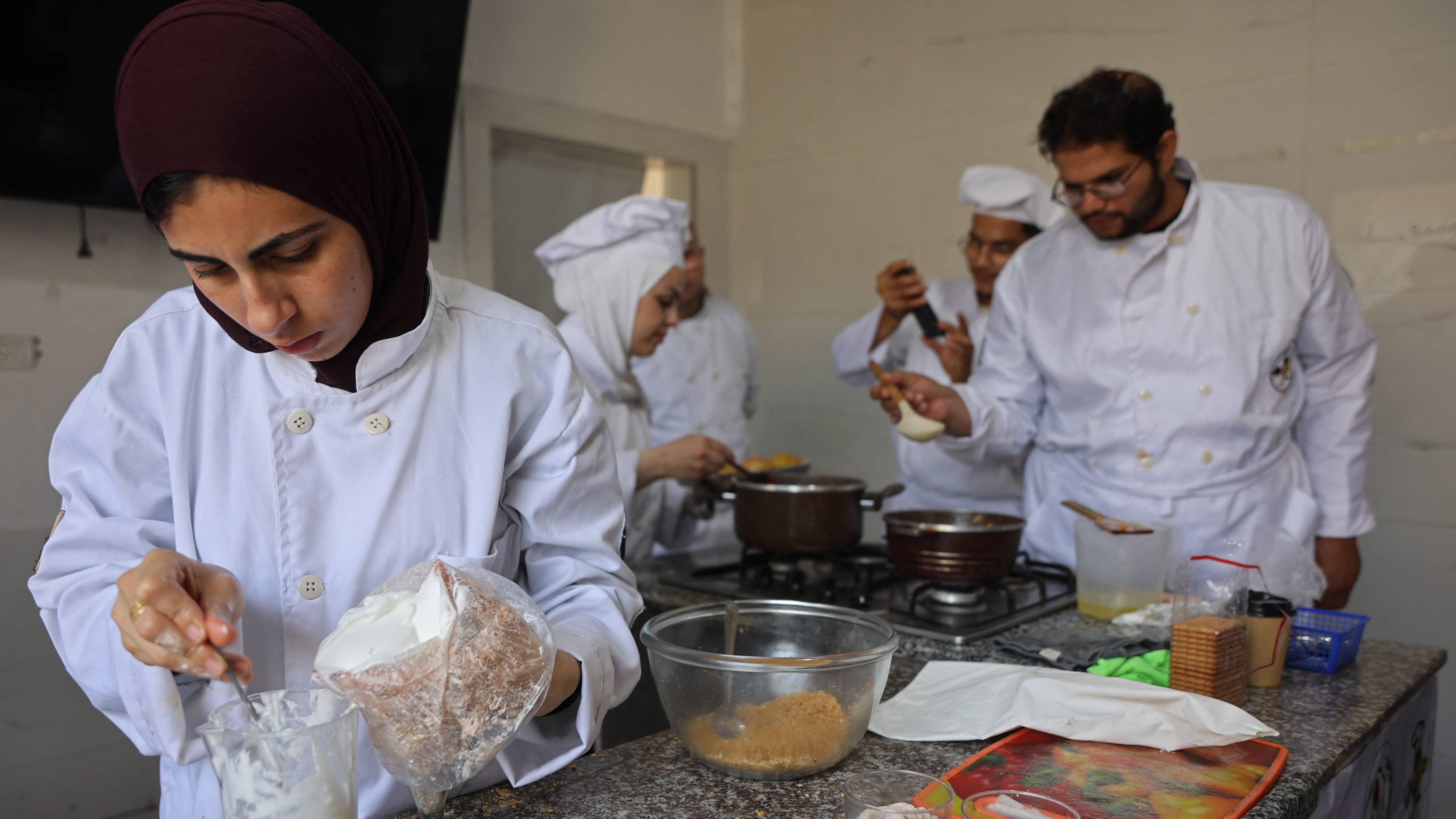 أكاديمية طهو في غزة تفتح نوافذ أمل لشباب أنهكتهم الحرب 