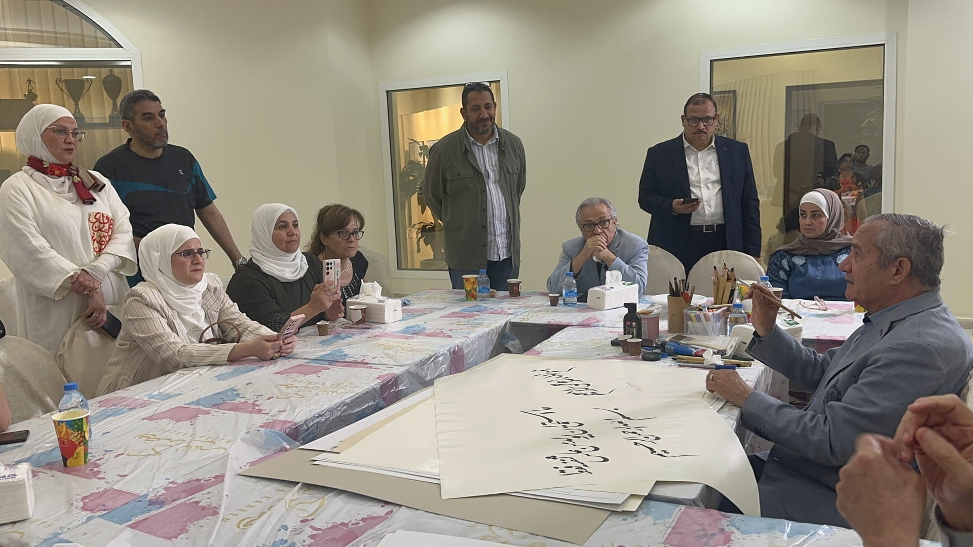 صورة بعنوان: النادي الثقافي العربي ينظم ورشة بعنوان "جماليات الحروف العربي" 