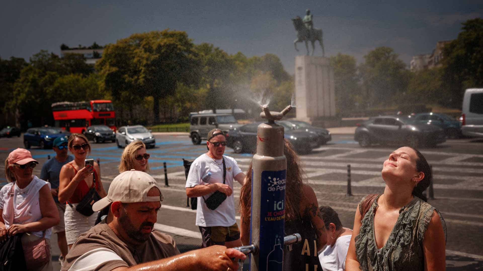 Heat kills 74 people in France 