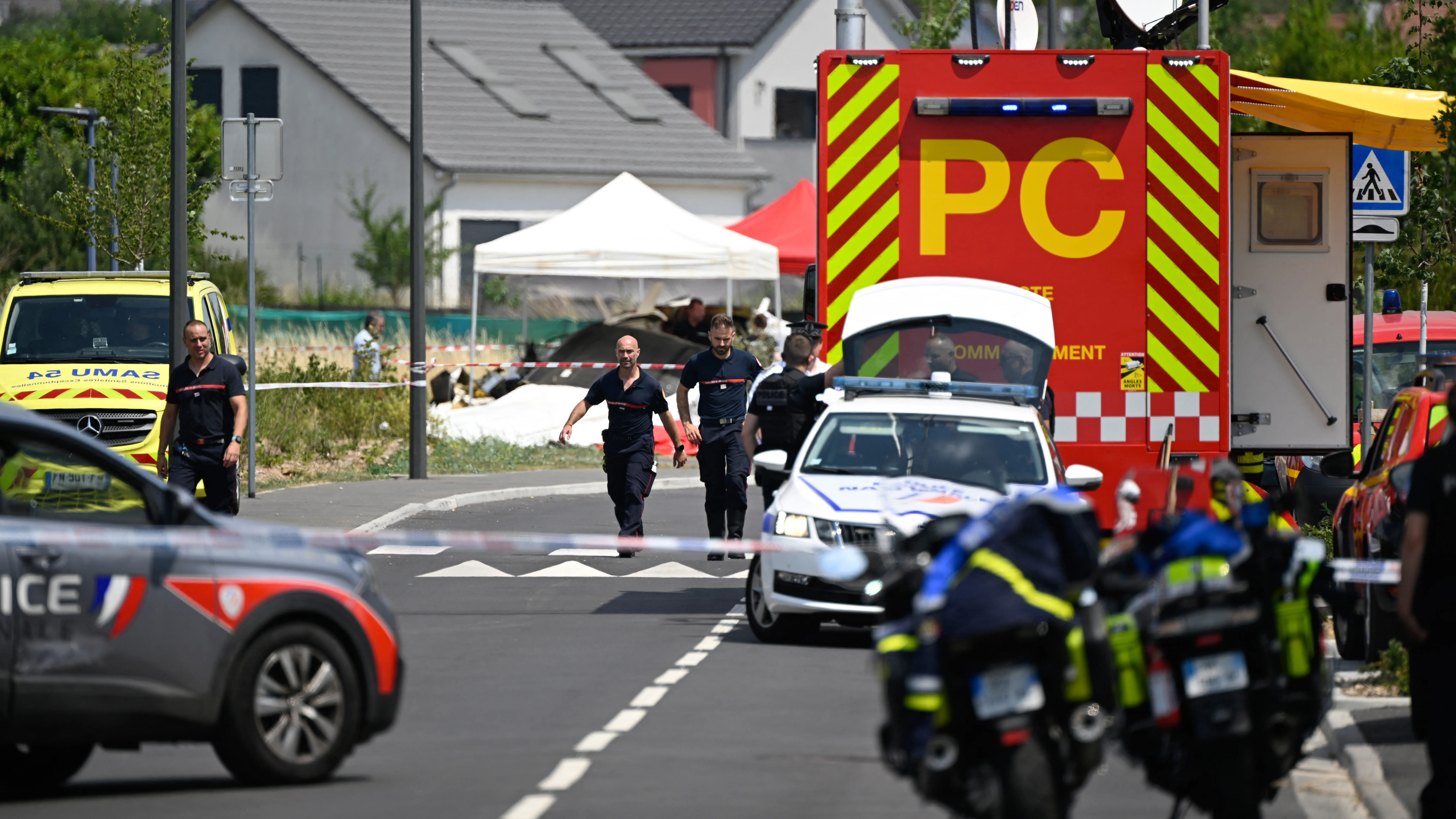 Skydiving plane crash kills 11 in France