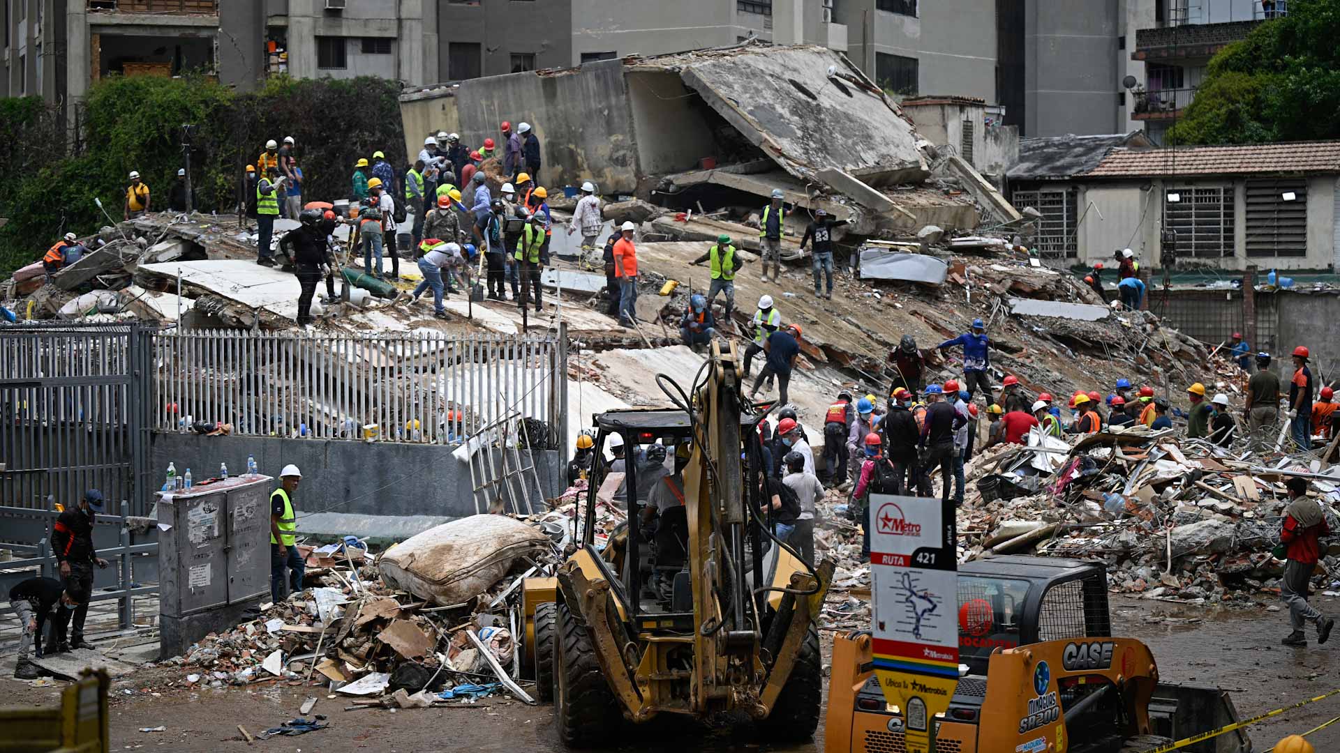 Venezuela earthquakes kill 1,400 as hope fades for survivors