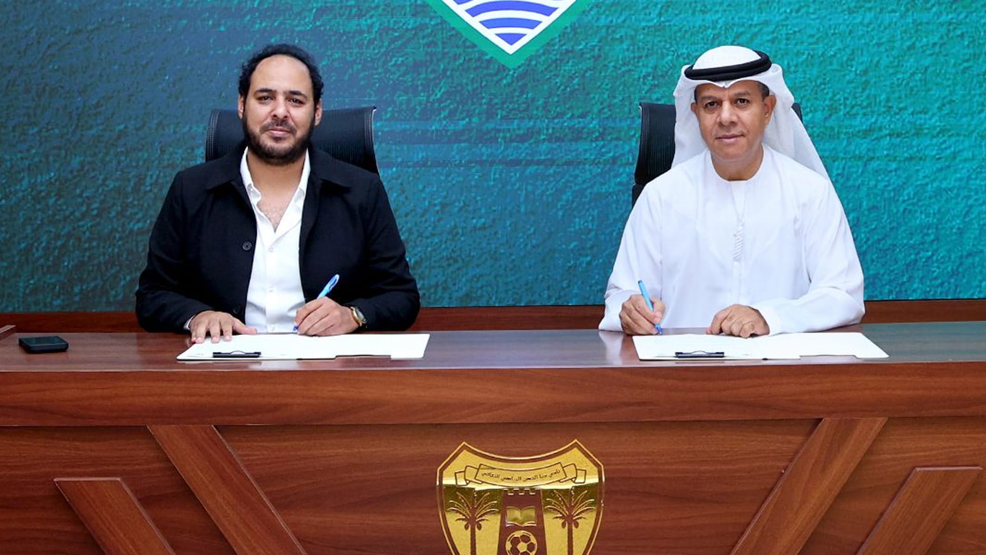 نادي دبا الحصن يبرم شراكة مع إبراهيم عنبه لتعزيز الطب الرياضي  