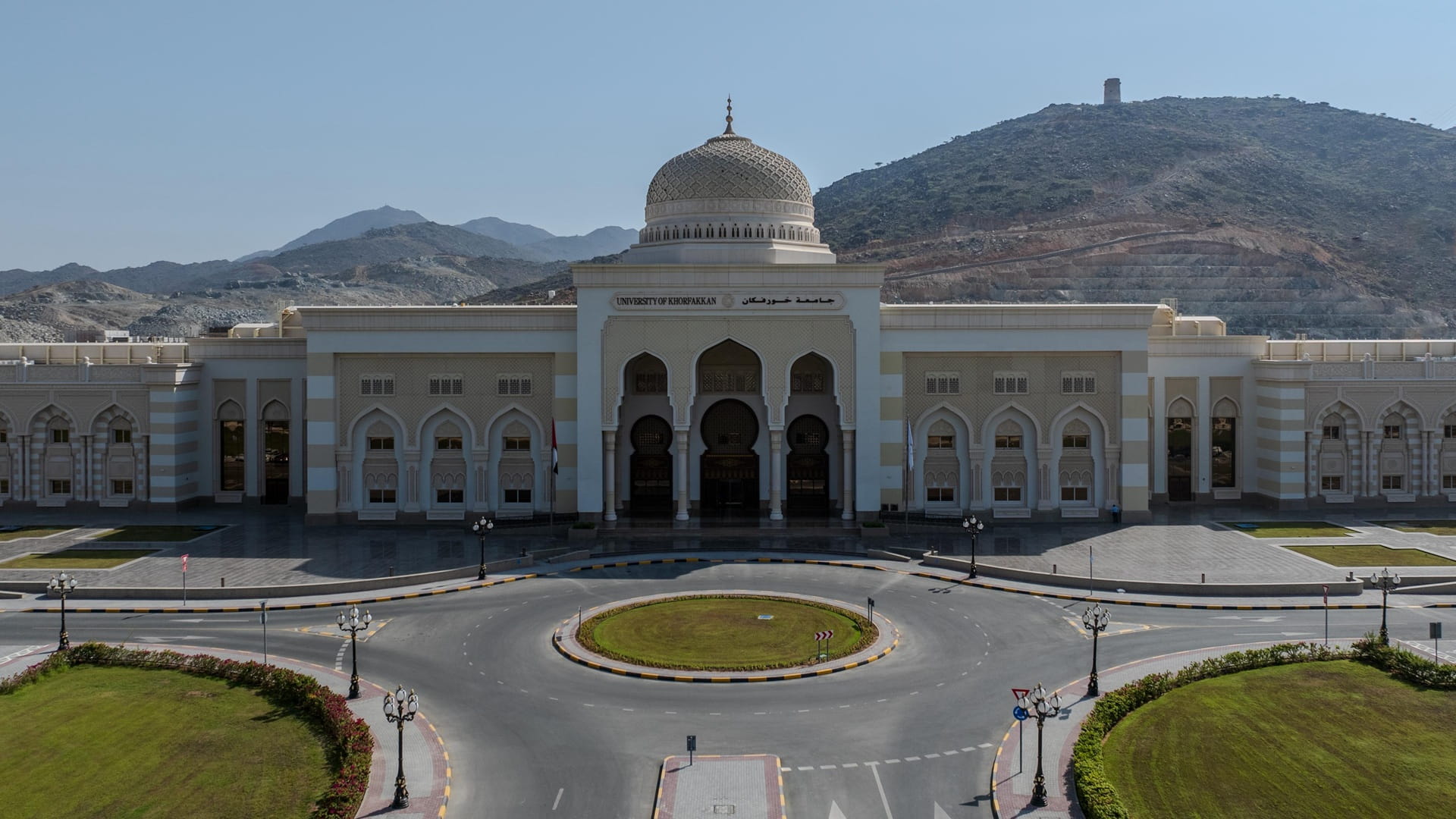 جامعة خورفكان تفتح باب القبول للعام الدراسي 2026-2027 
