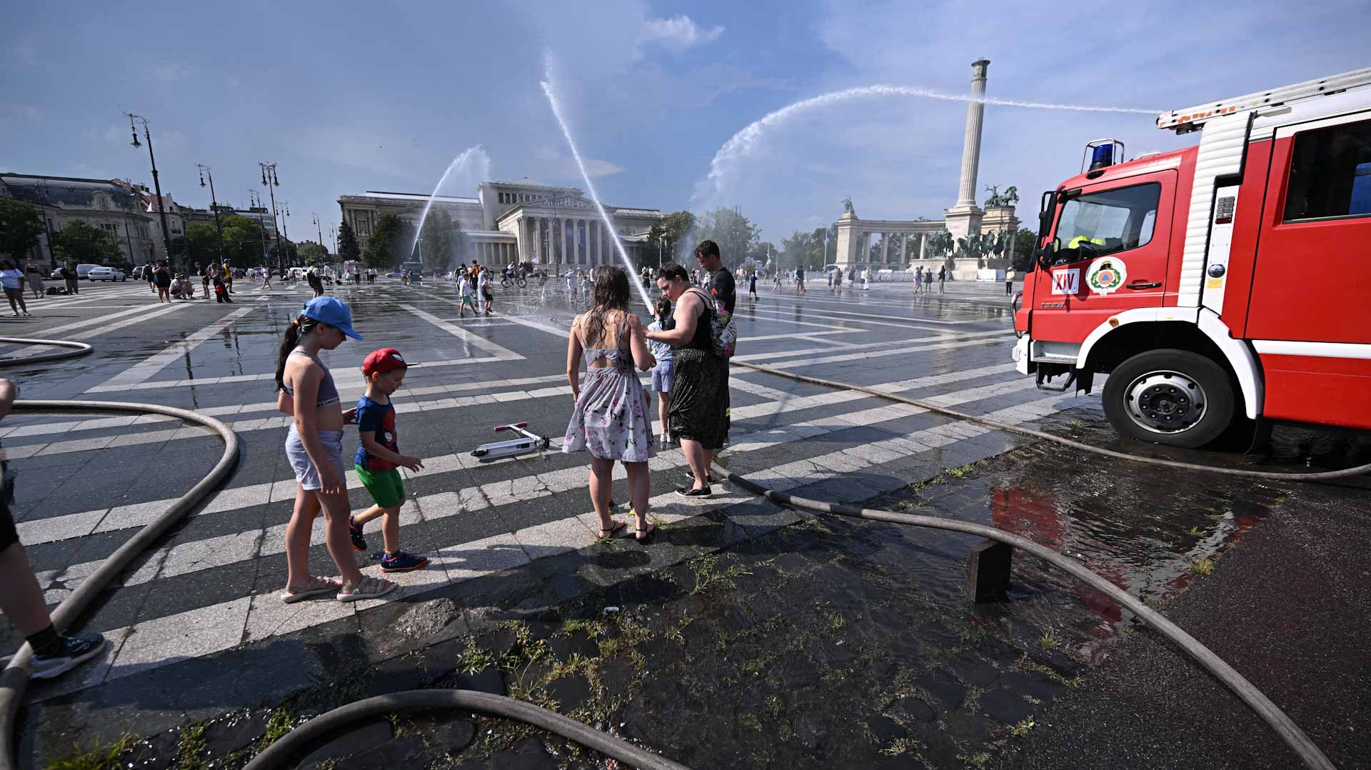 Hungary, Slovakia record new high temperature  