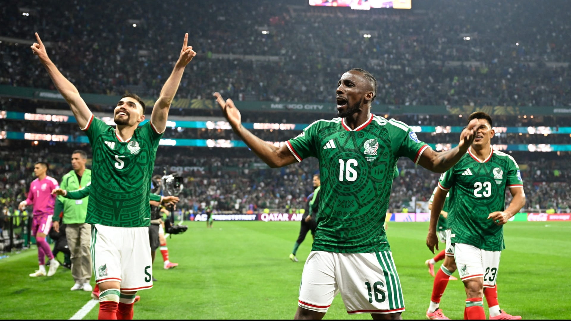 Mexico beat Ecuador to reach World Cup last 16