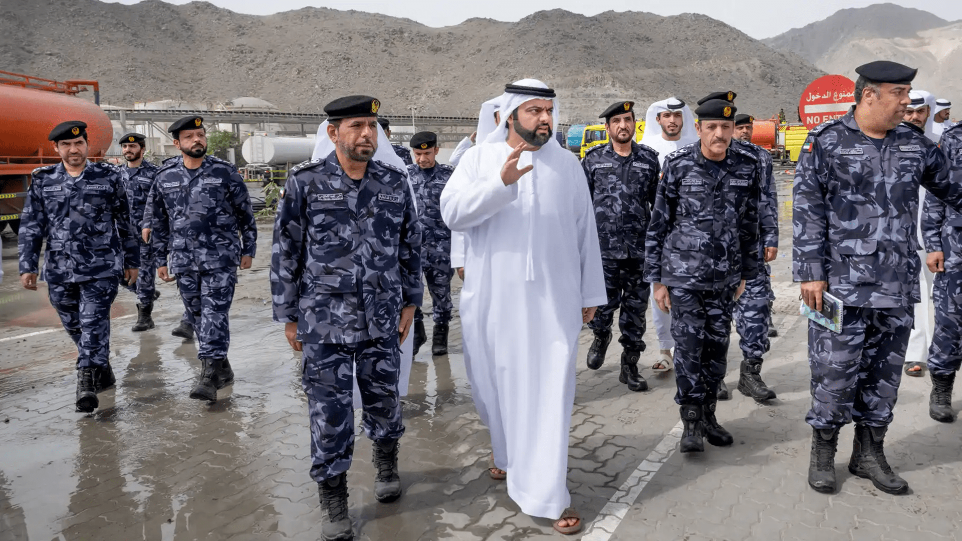 Mohammed Al Sharqi visits Fujairah Oil Industry Zone 