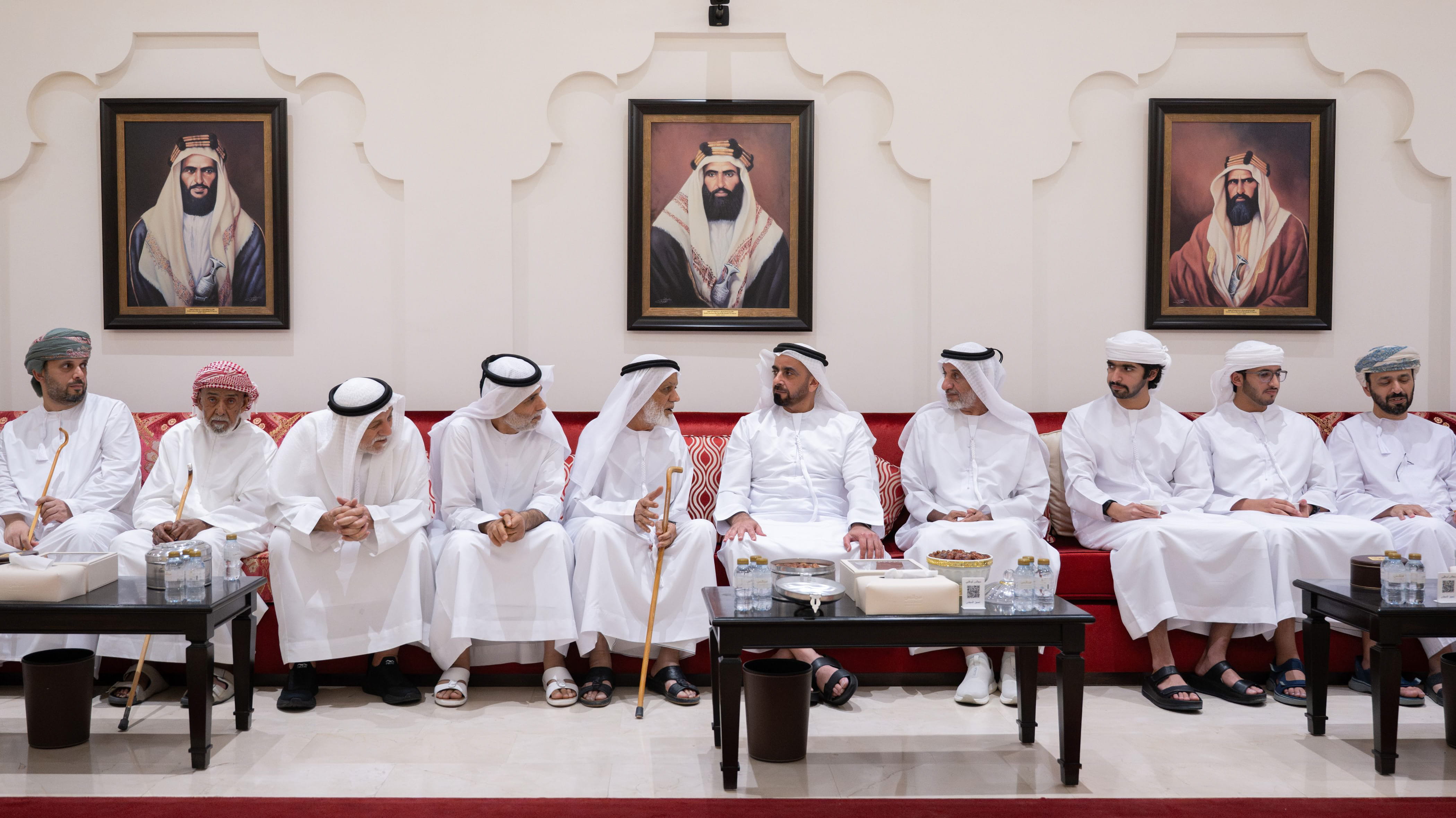 سيف بن زايد يعزي في وفاة عبد الله مبارك عبيد الكتبي بالعين 