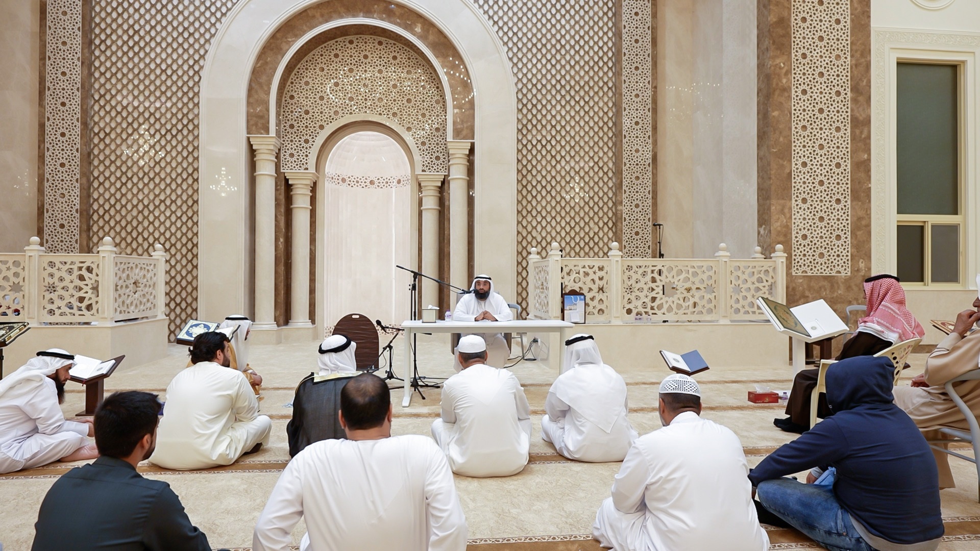 "إسلامية الشارقة" تنظم نحو 15 ألف محاضرة خلال النصف الأول من رمضان