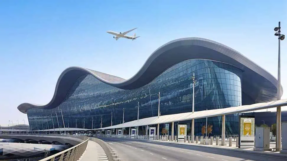 Image for the title: UAE temporarily closes its airspace 