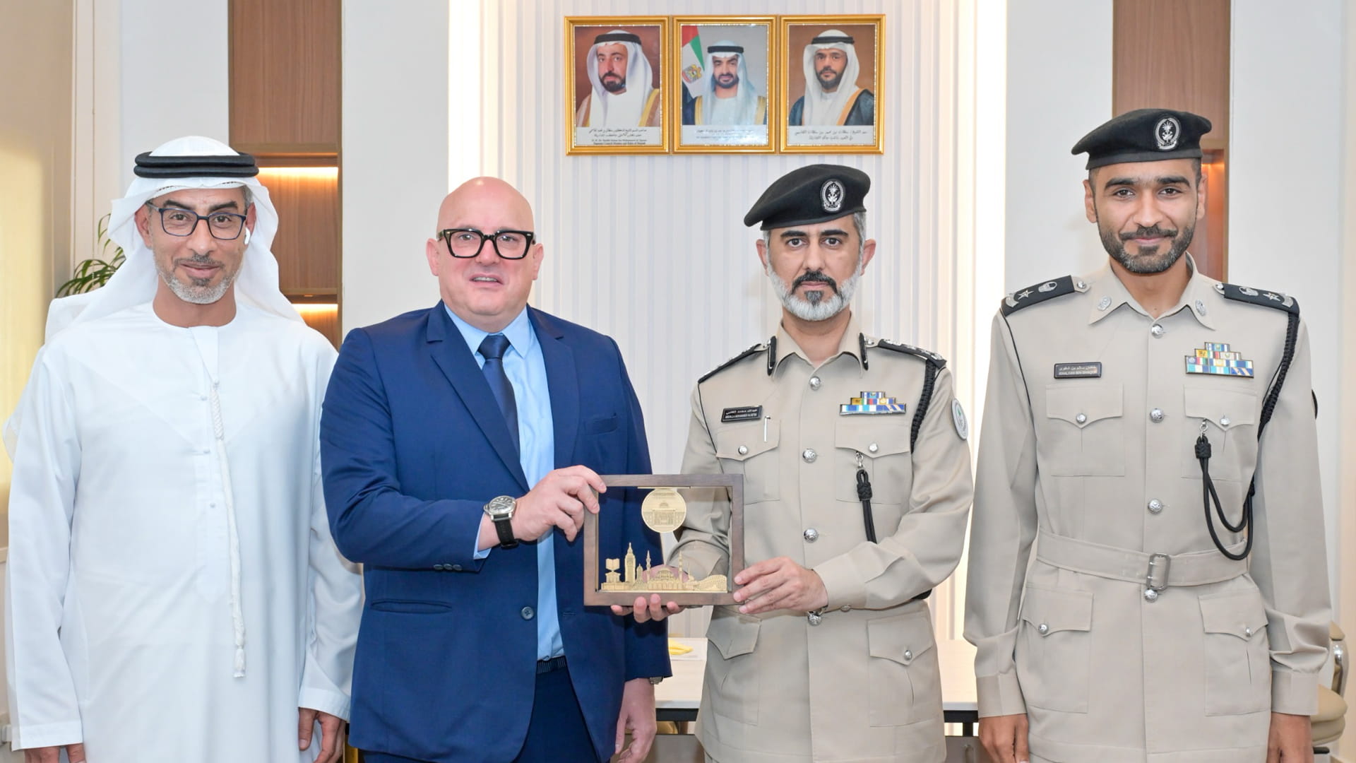 شرطة الشارقة تعزز مسارات الإصلاح والتأهيل بتخريج 37 نزيلاً  