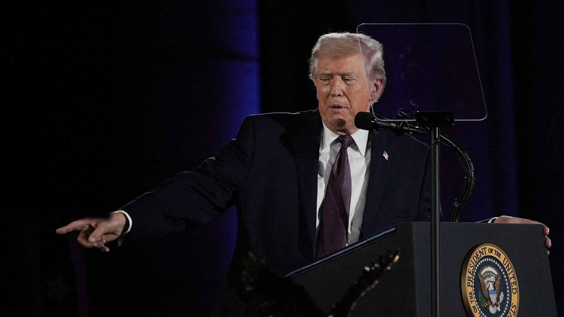 Trump urges Iran to act swiftly to save talks 