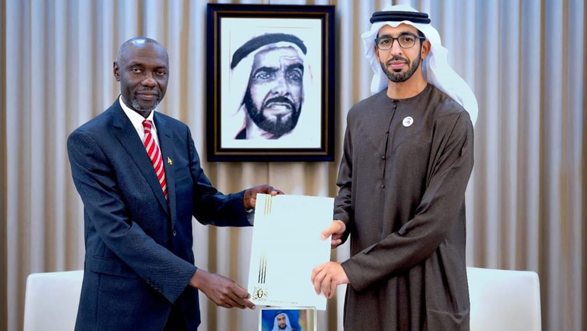 رئيس الدولة يتلقى رسالة خطية من رئيس أوغندا تسلمها شخبوط بن نهيان 