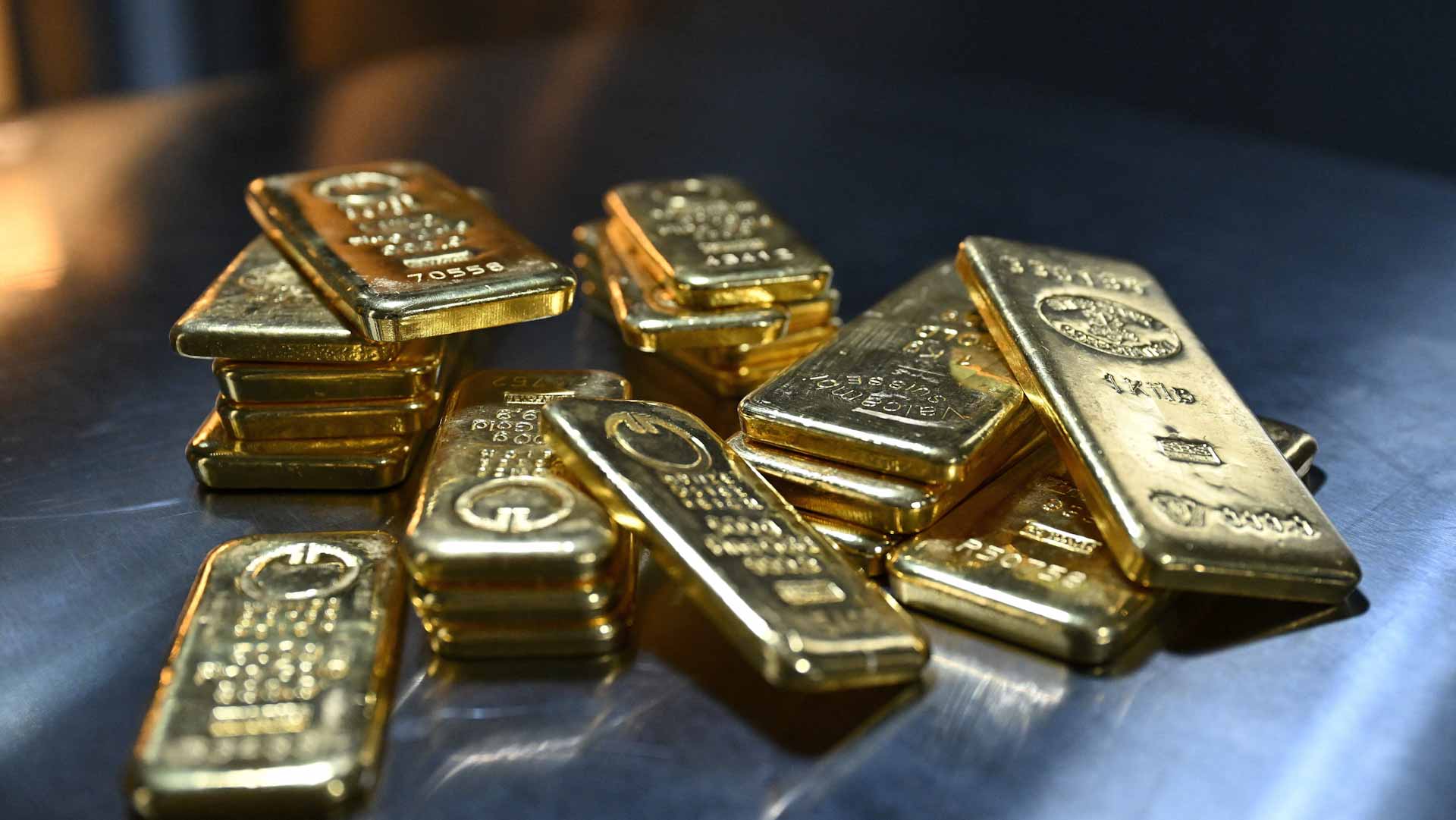 الذهب يلتقط أنفاسه وسط تراجع الدولار وارتفاع أسعار الطاقة 
