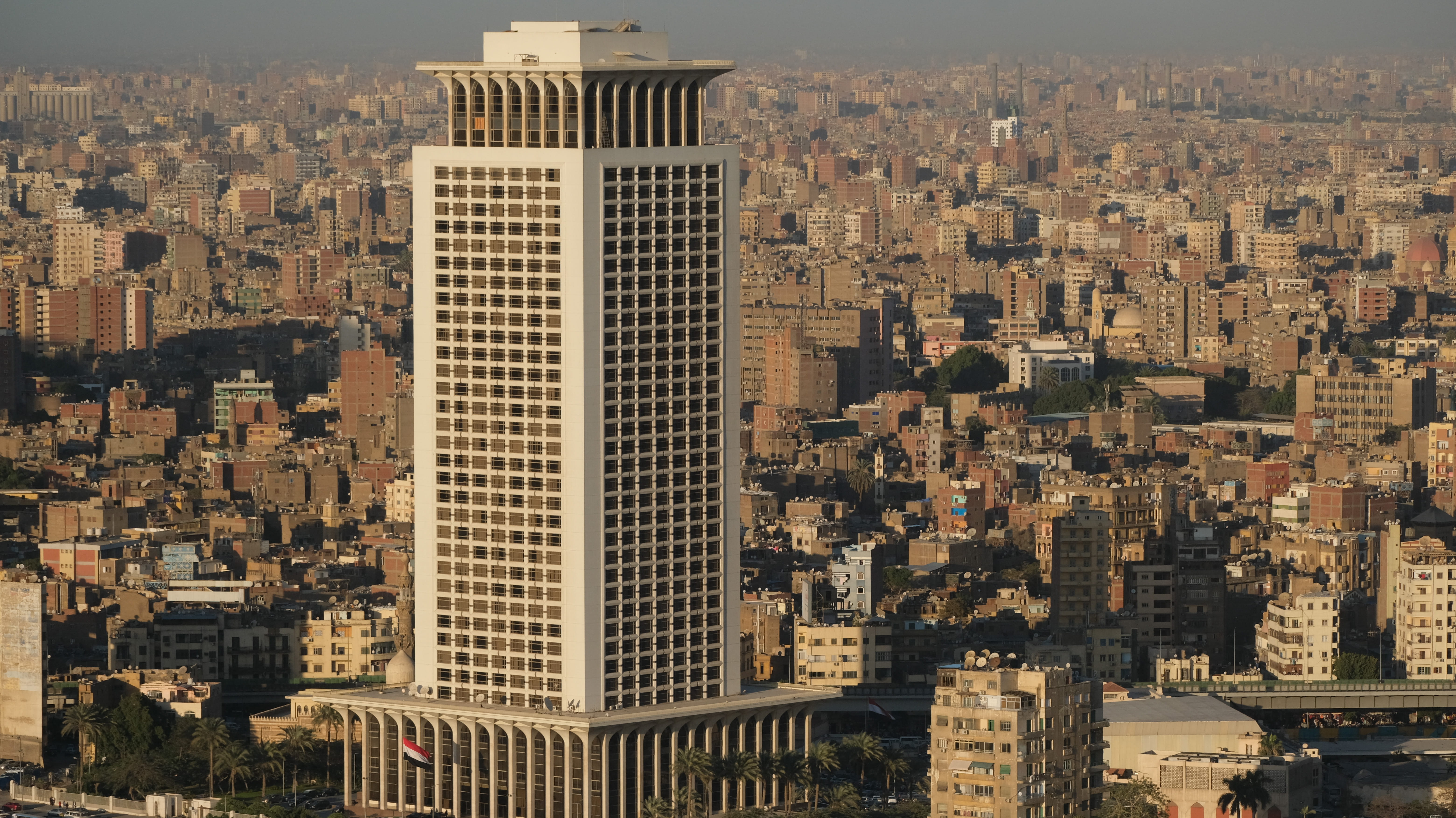 مصر تدين اعتداءات إيران على الإمارات وتؤكد تضامنها الكامل معها