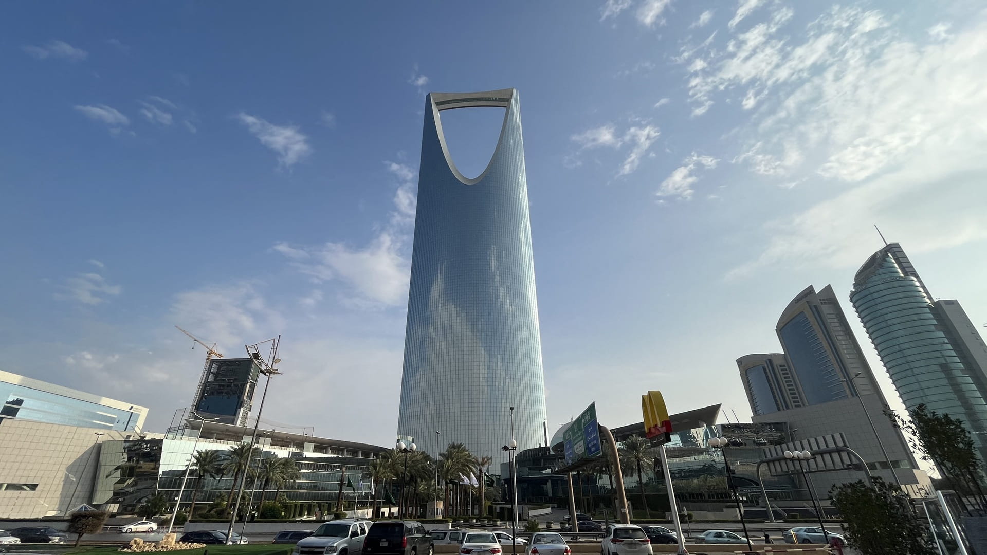 السعودية تدين بشدة استهداف أراضي ومياه الإمارات وقطر والكويت 