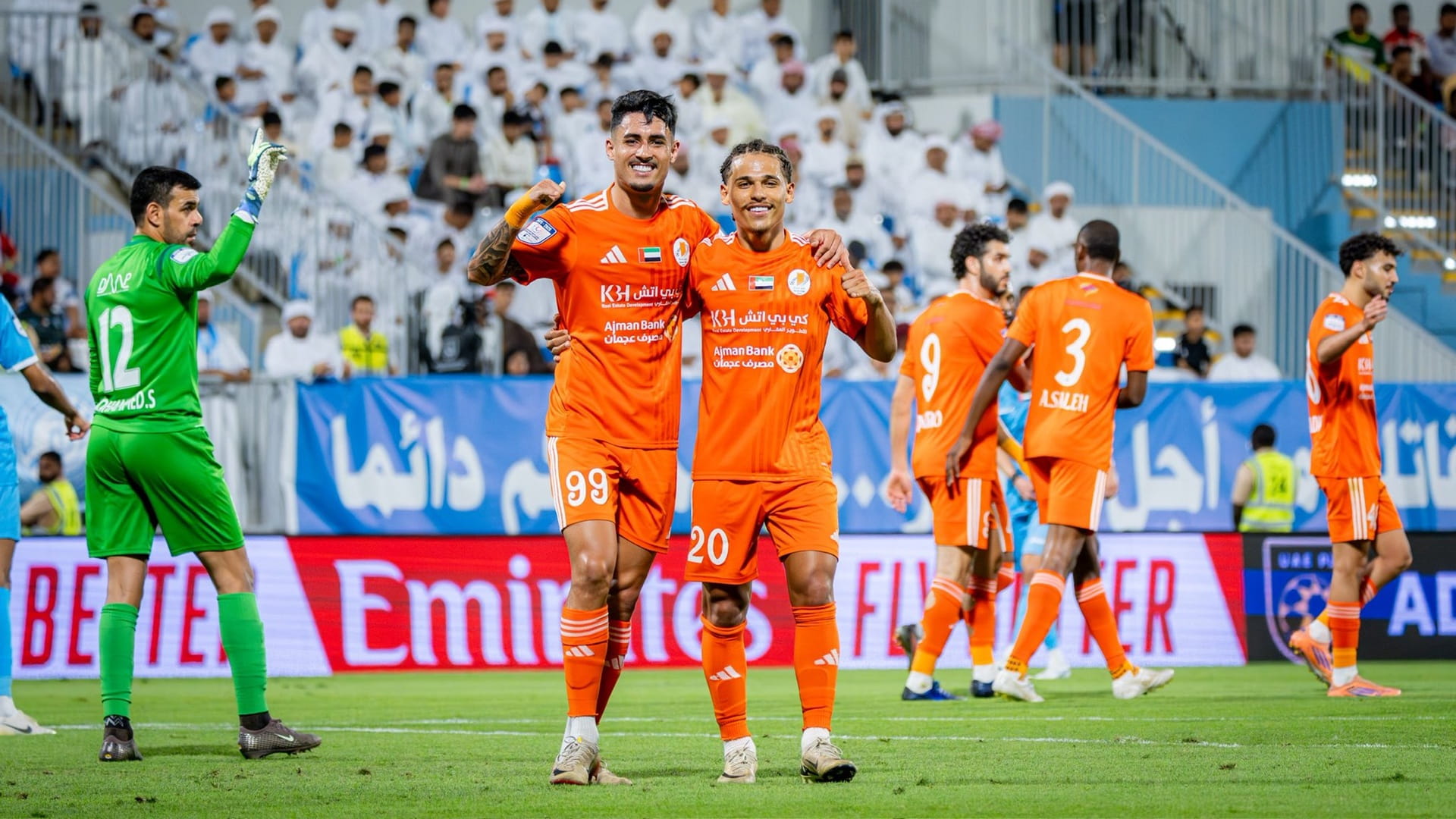 عجمان يفوز على دبا بثنائية في دوري أدنوك للمحترفين