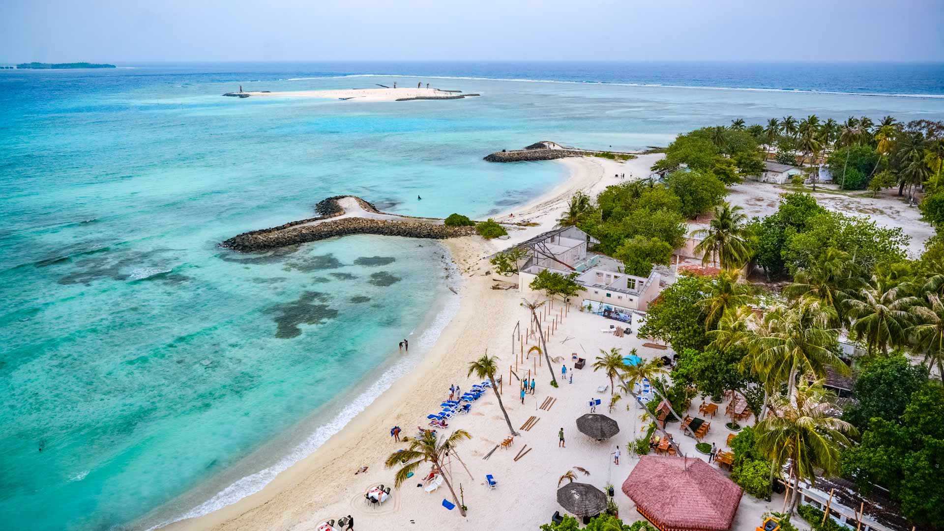 Maldives rescue teams continue search for missing Italian divers 