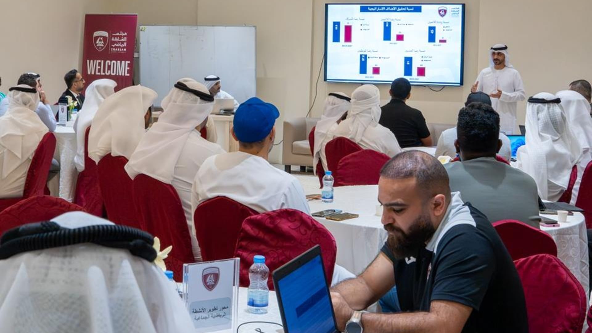 نادي الحمرية ينظم جلسة للعصف الذهني لاستشراف مستقبله