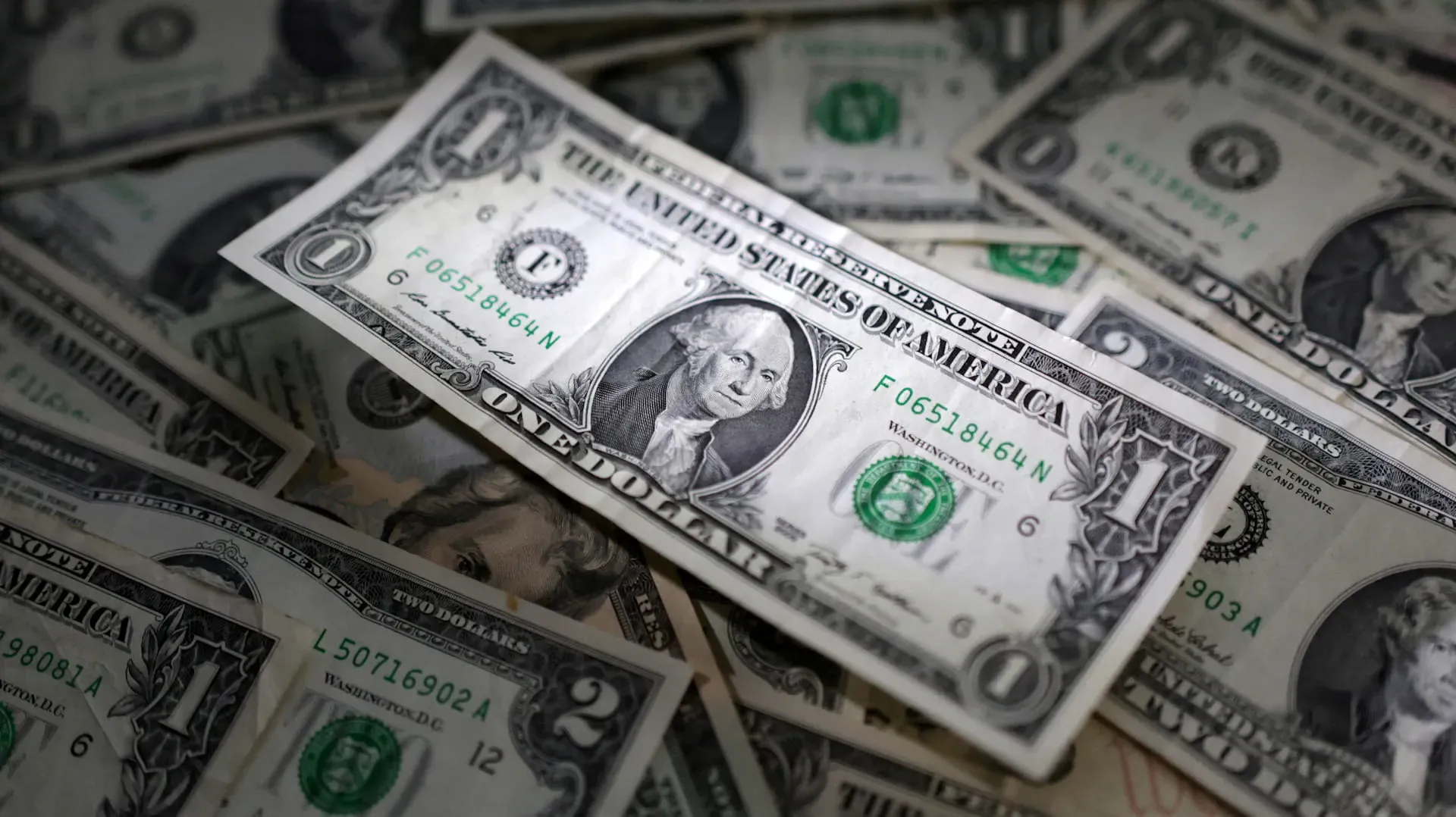 Dollar steadies after recent weakness 