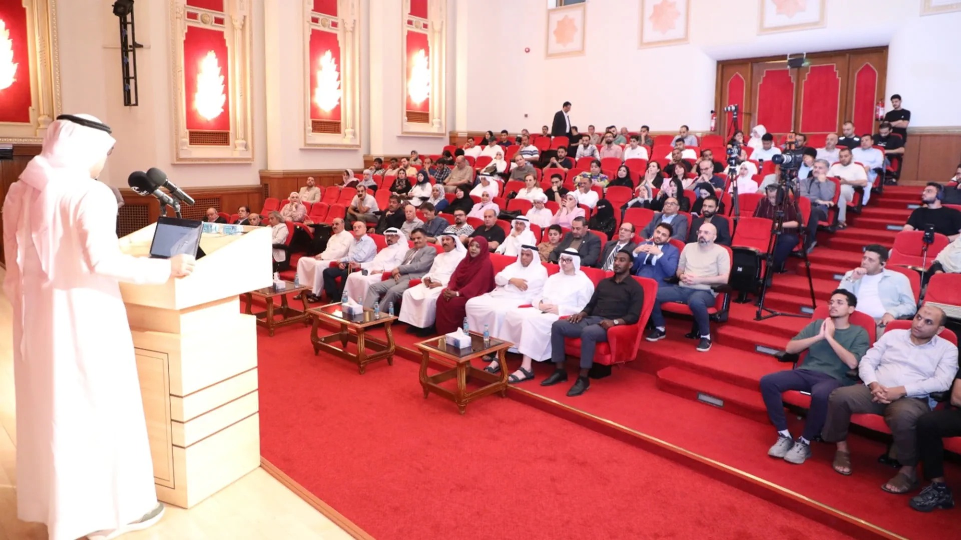 Poetic evening in Sharjah brings together Arab poets 