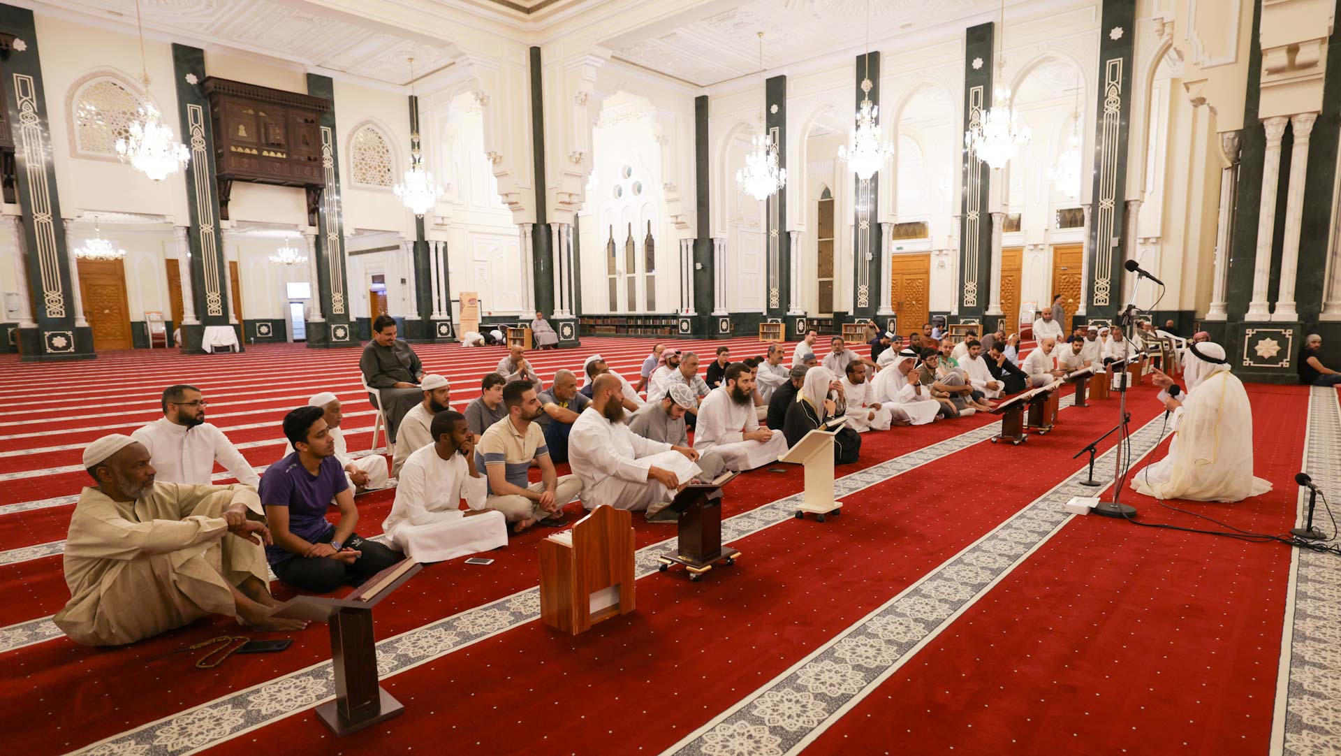 "إسلامية الشارقة" توعي الحجاج بأحكام المناسك وفضائل ذي الحجة