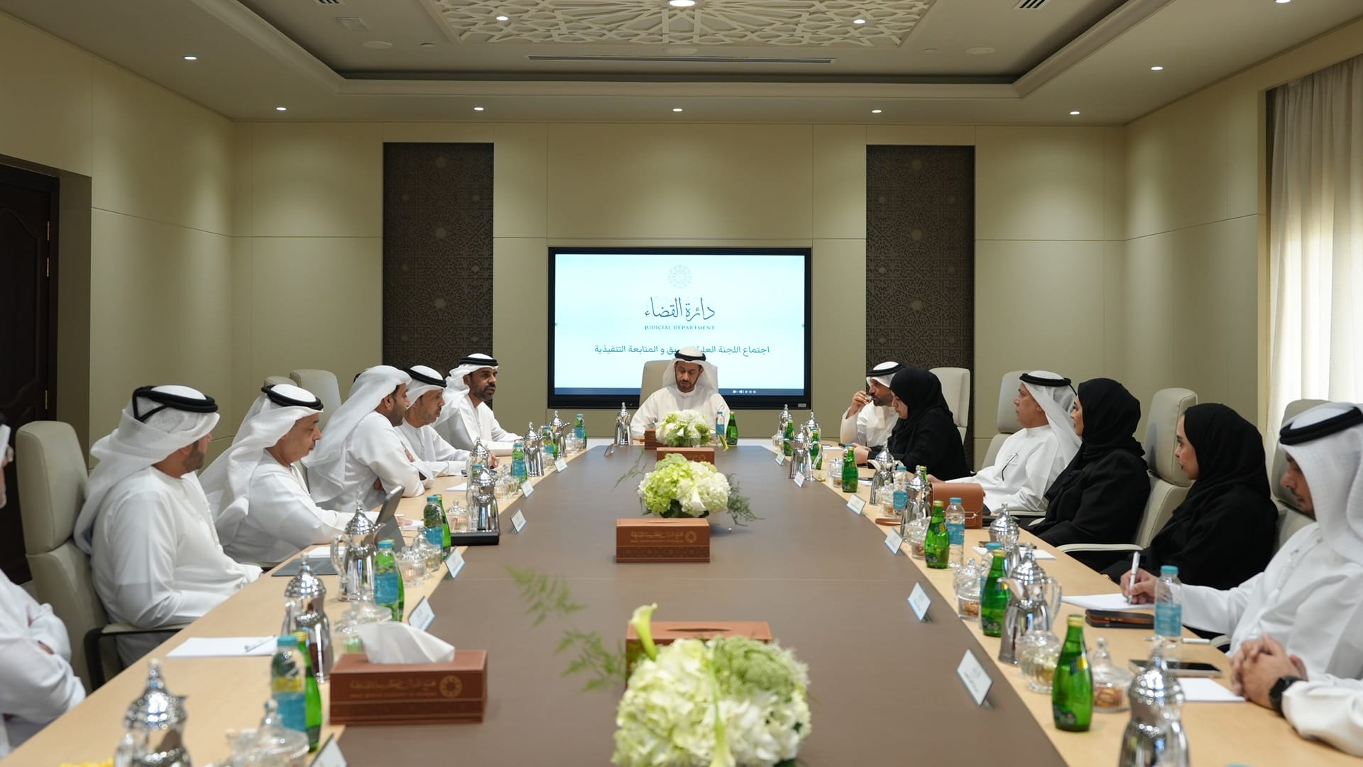 صورة بعنوان: دائرة قضاء الشارقة تبحث مستهدفات التطوير المؤسسي والتحول الرقمي  