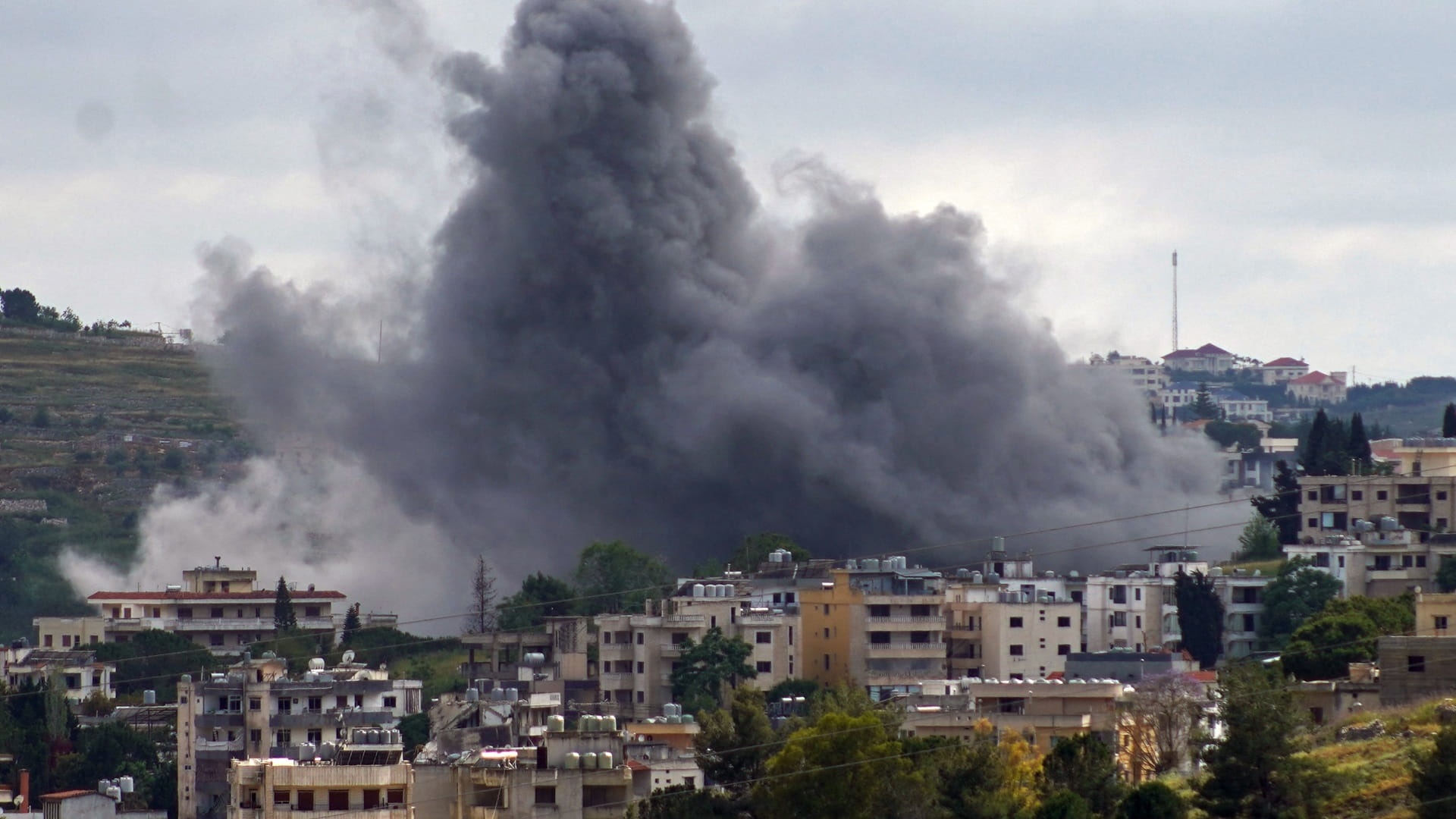 Image for the title: Israeli strikes kills 10 in south Lebanon 