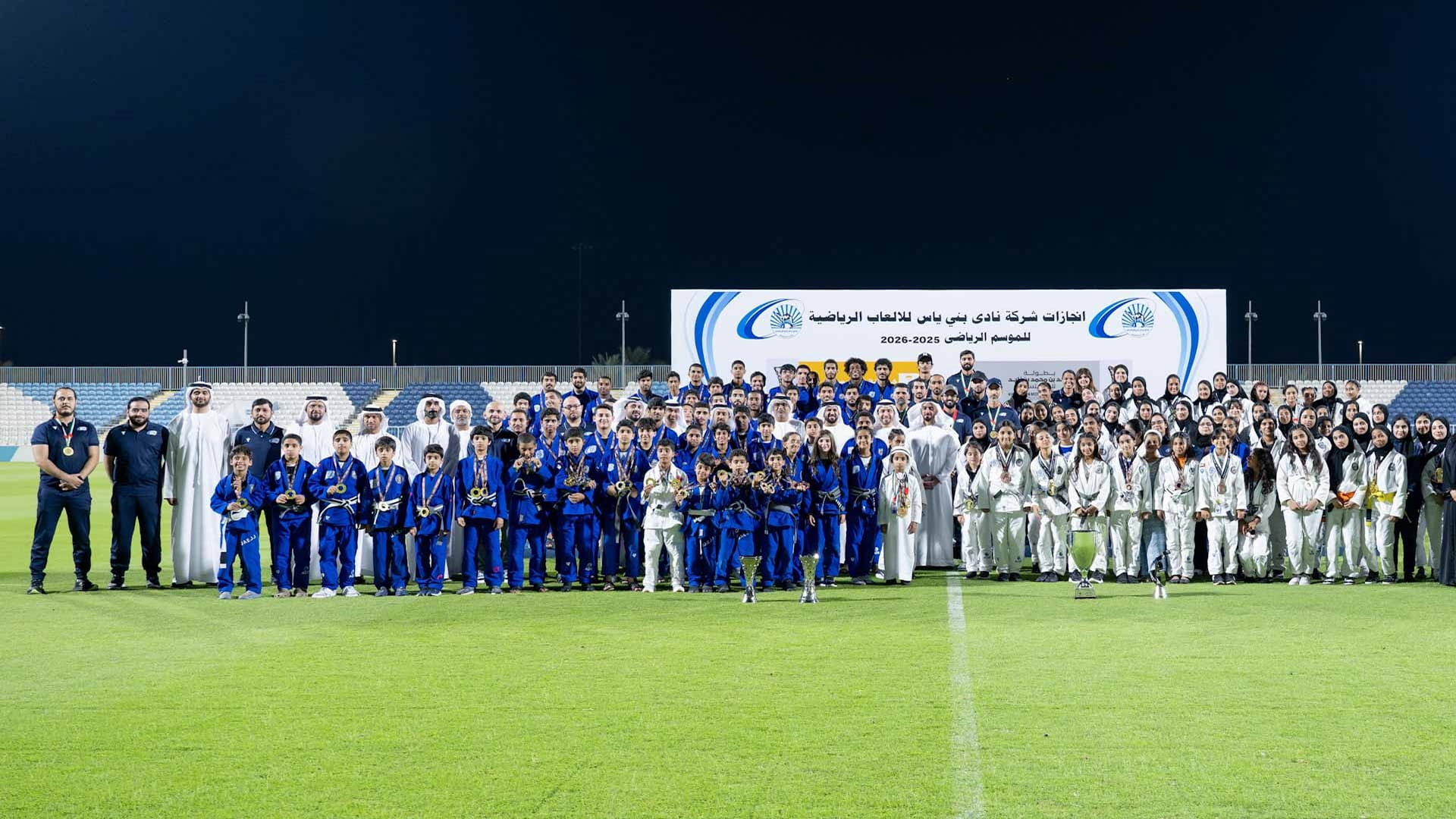 سيف بن زايد يلتقي فريقي بني ياس للجوجيتسو والكرة الطائرة 