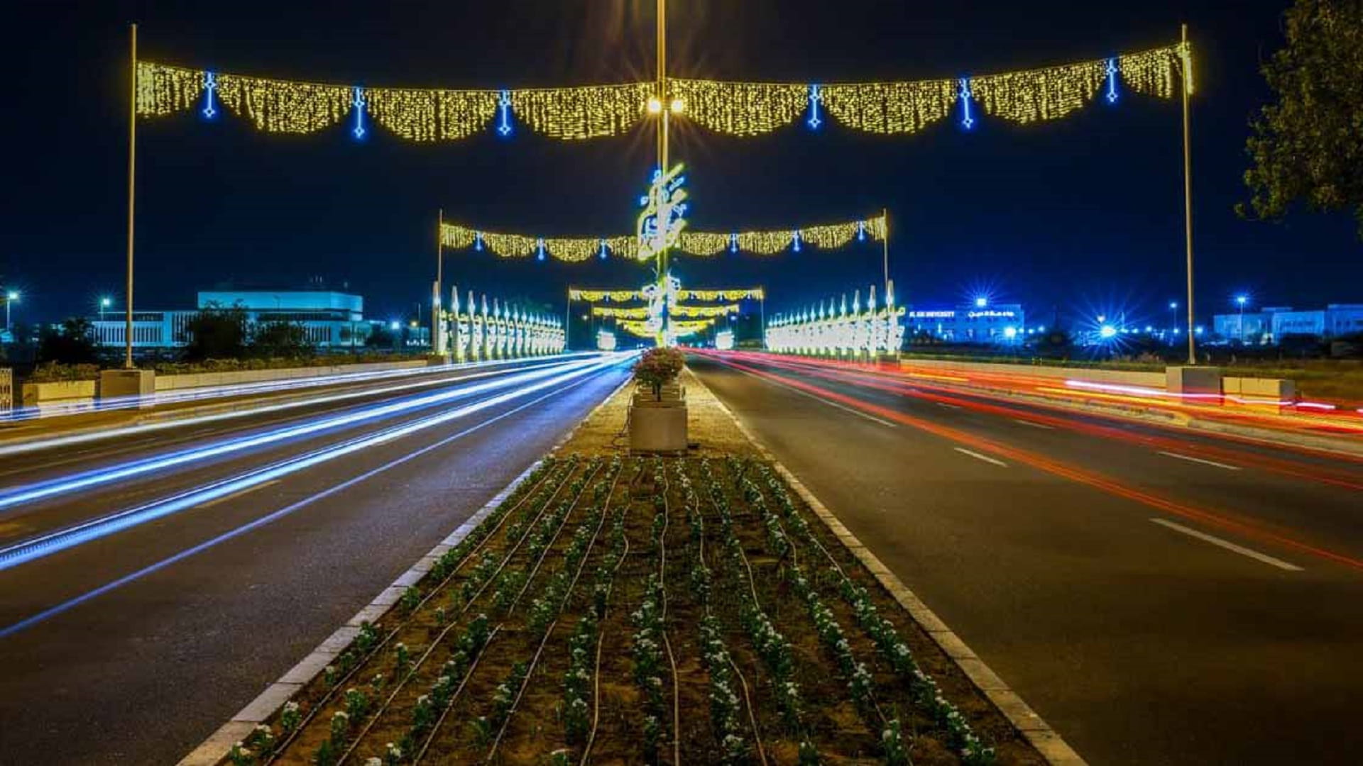 بلدية العين تتزين احتفاء بعيد الأضحى بأحدث تقنيات الإضاءة 